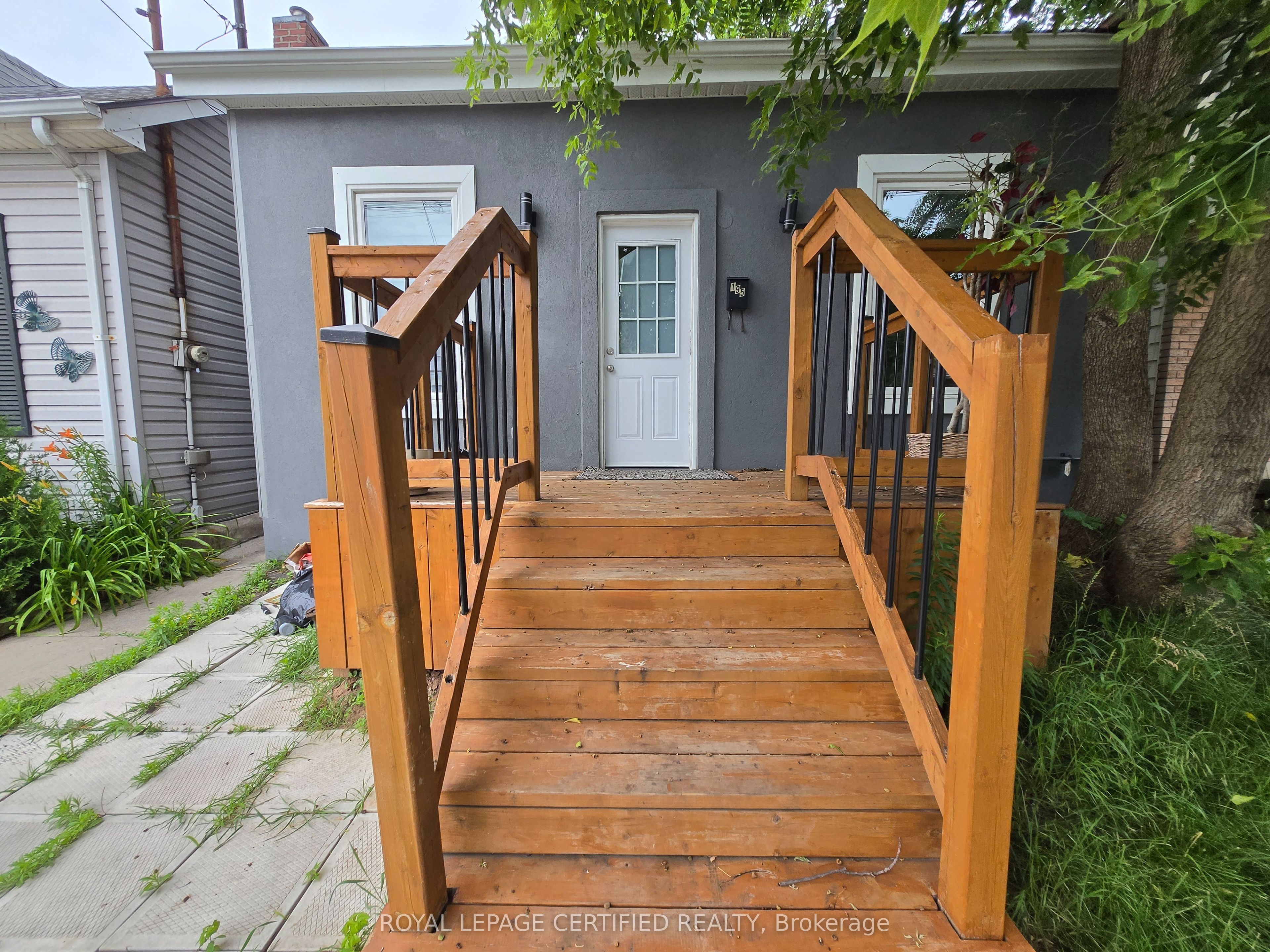 195 Picton Street E, Hamilton, ON L8L 3W8