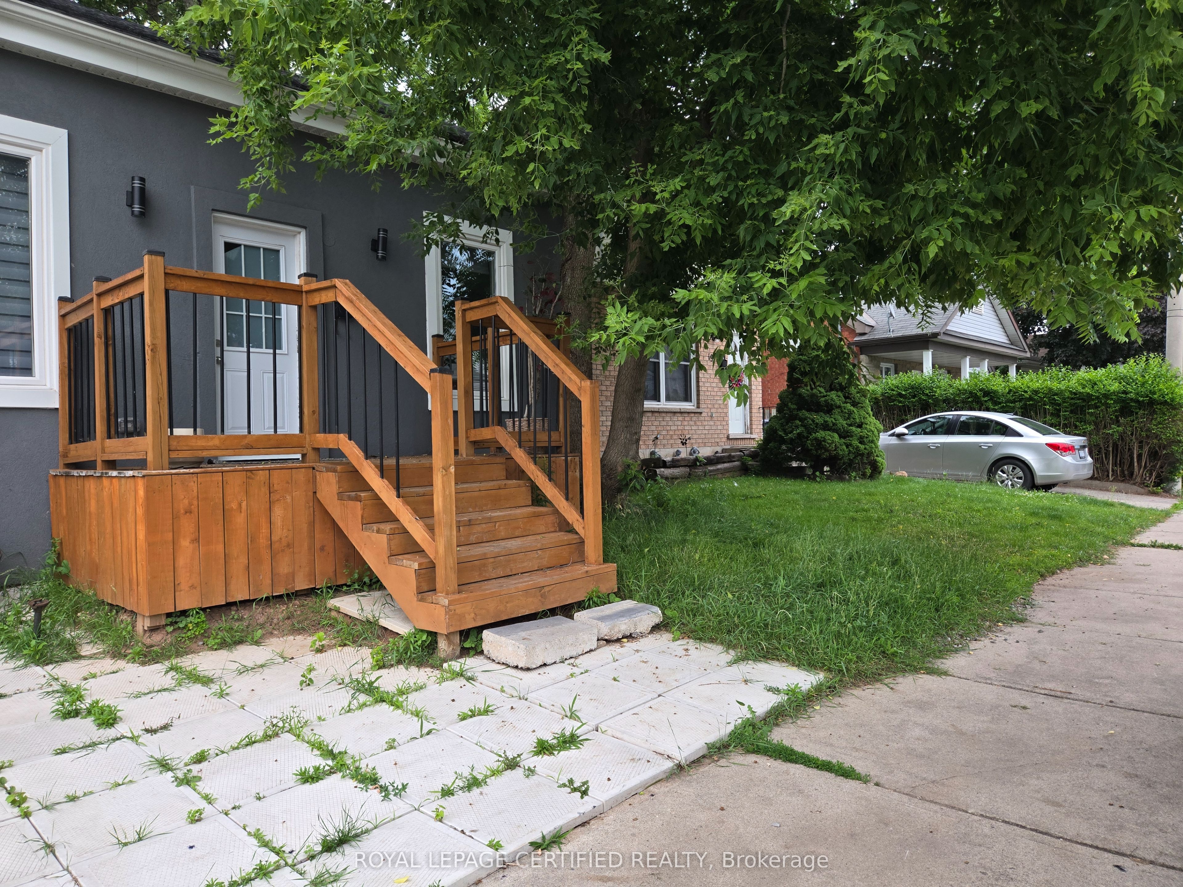 195 Picton Street E, Hamilton, ON L8L 3W8 photo 2