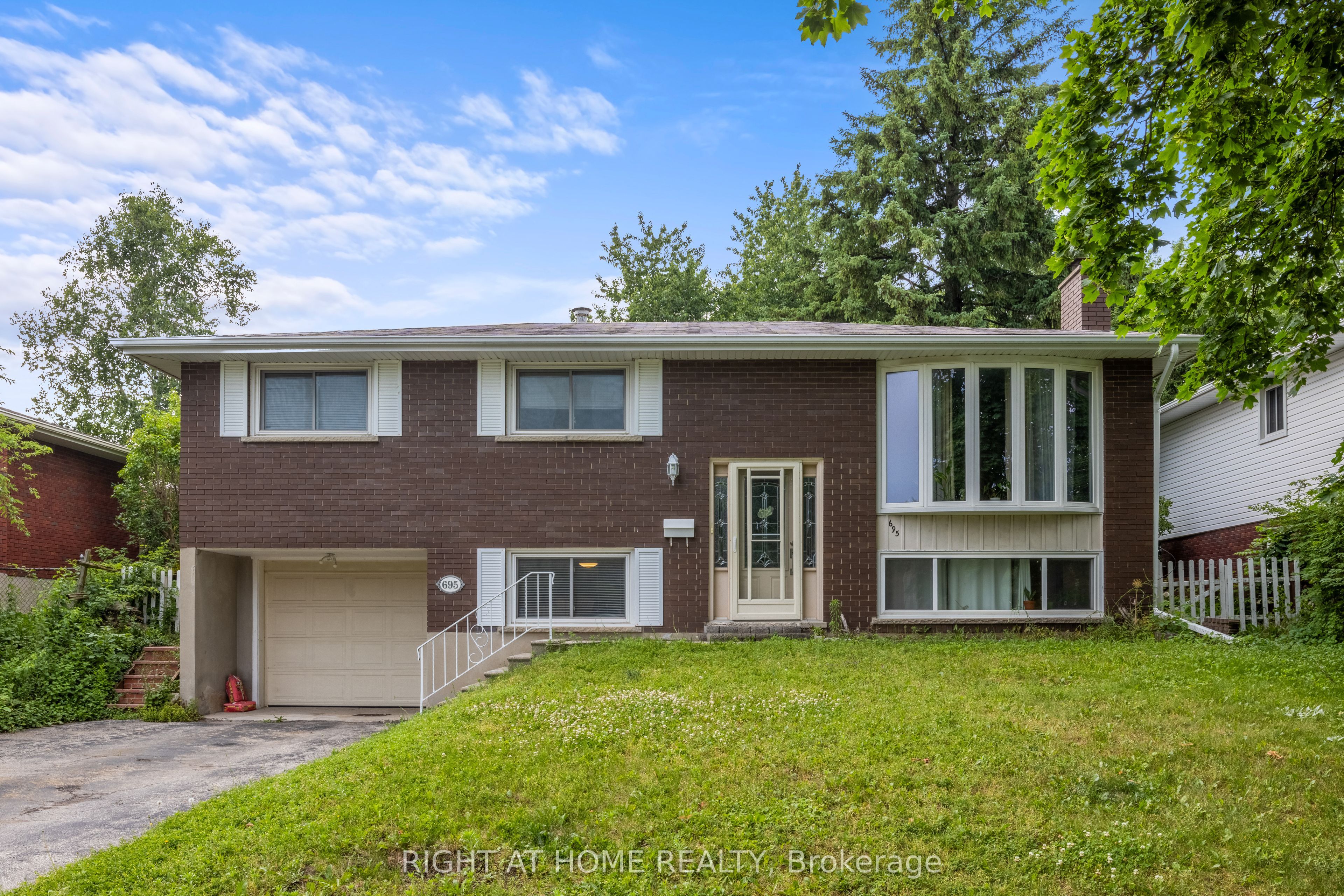 695 Glen Forrest Boulevard Upper, Waterloo, ON N2L 4K7 photo 2