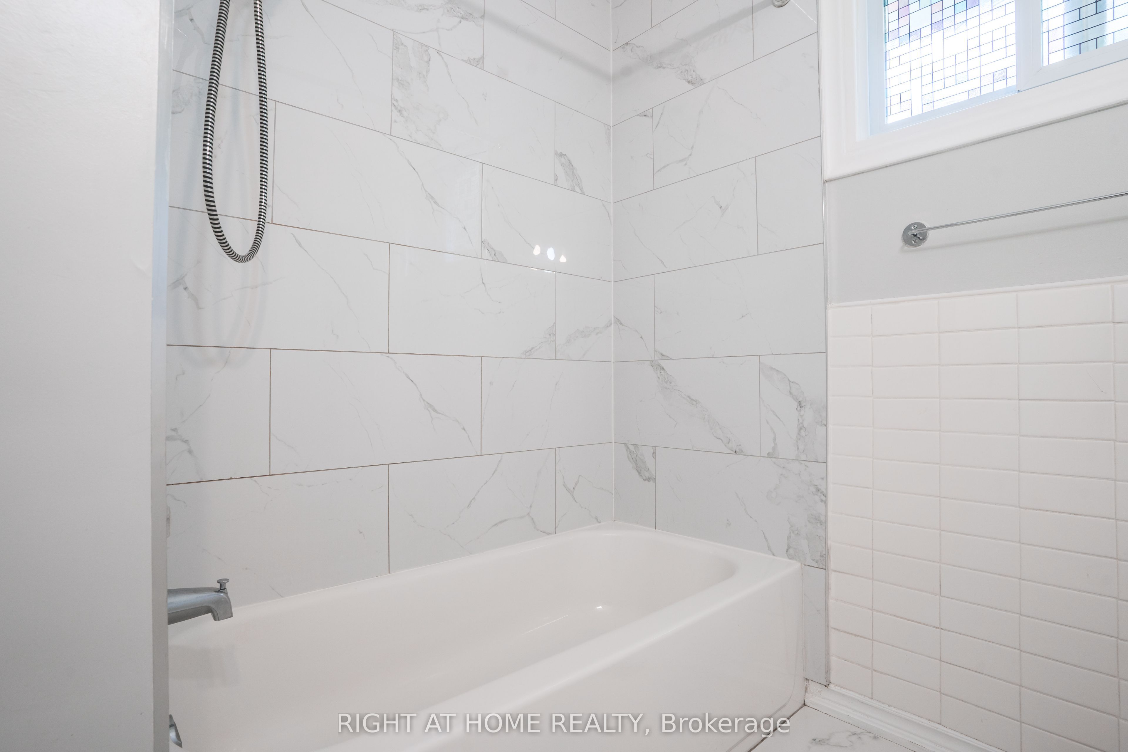 695 Glen Forrest Boulevard Upper, Waterloo, ON N2L 4K7 photo 4