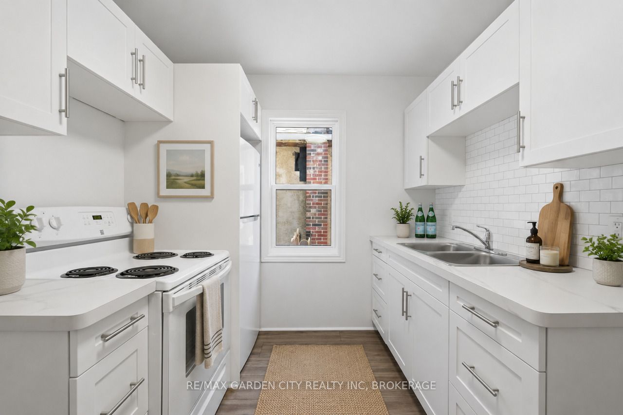 106 Carlton Street, St. Catharines, ON L2R 1R3