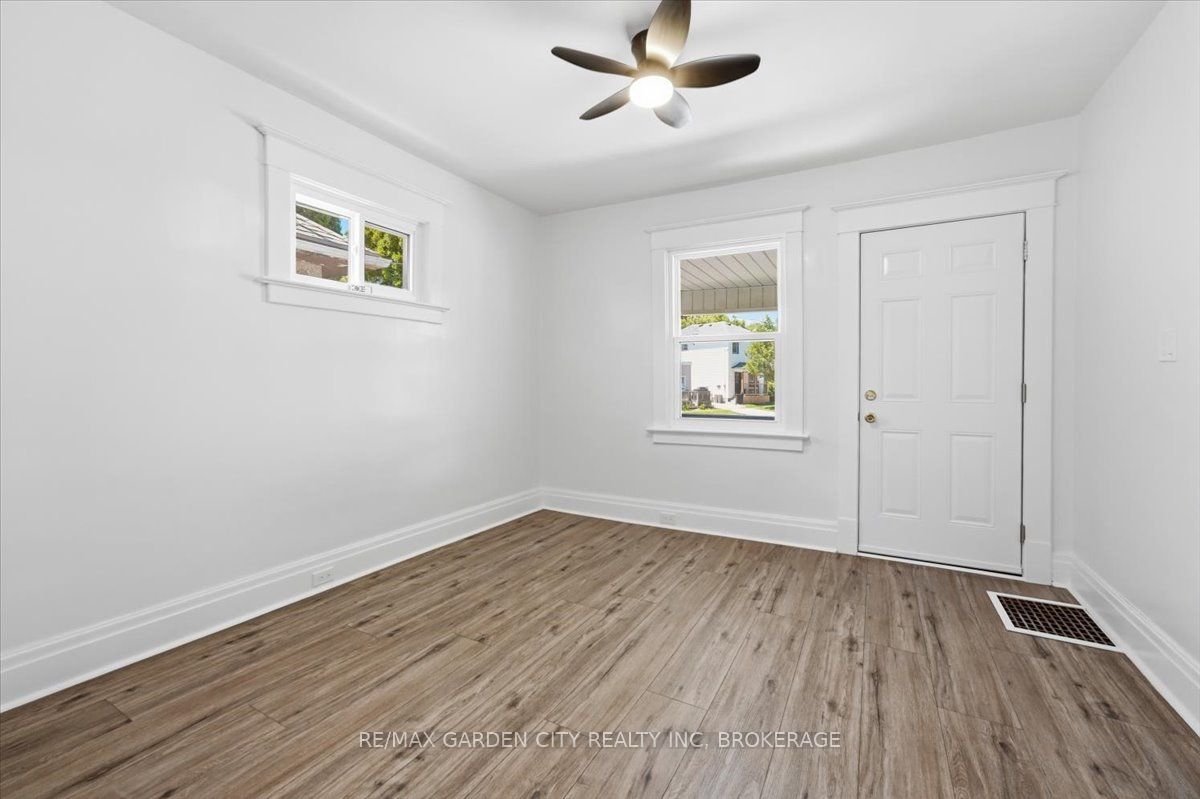 106 Carlton Street, St. Catharines, ON L2R 1R3 photo 5
