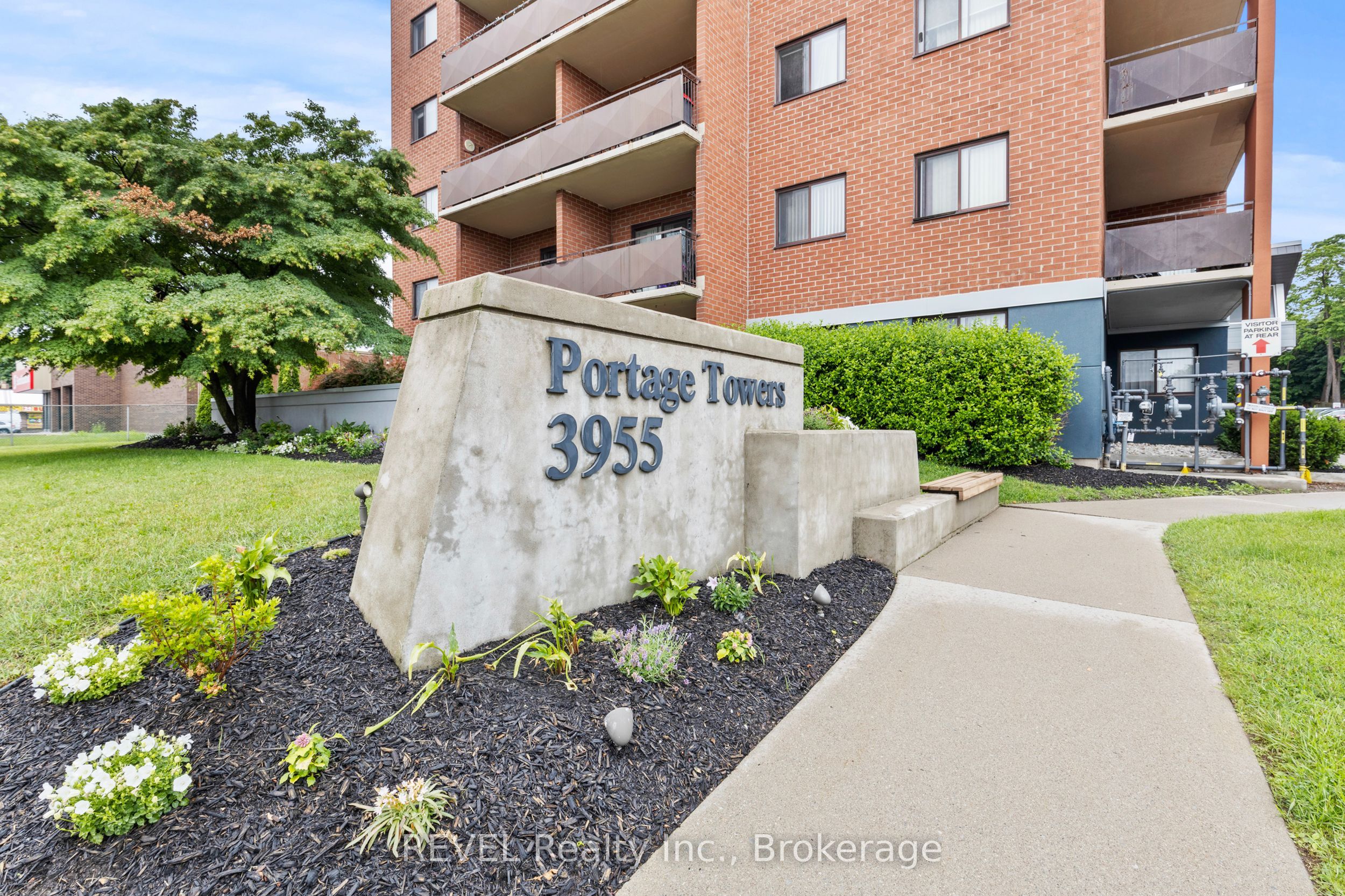 3955 Portage Road 401, Niagara Falls, ON L2J 3W2 photo 3
