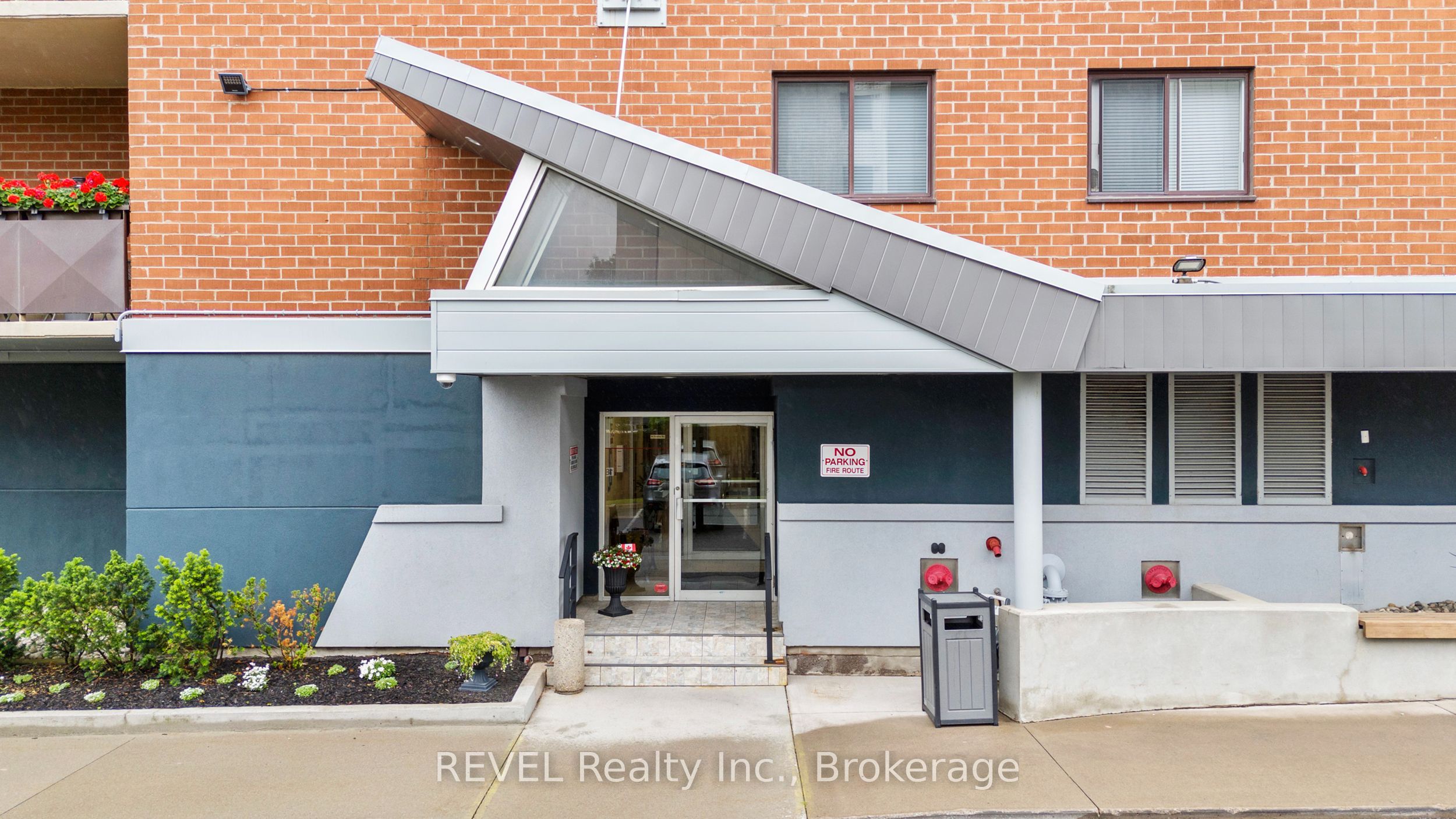 3955 Portage Road 401, Niagara Falls, ON L2J 3W2 photo 4