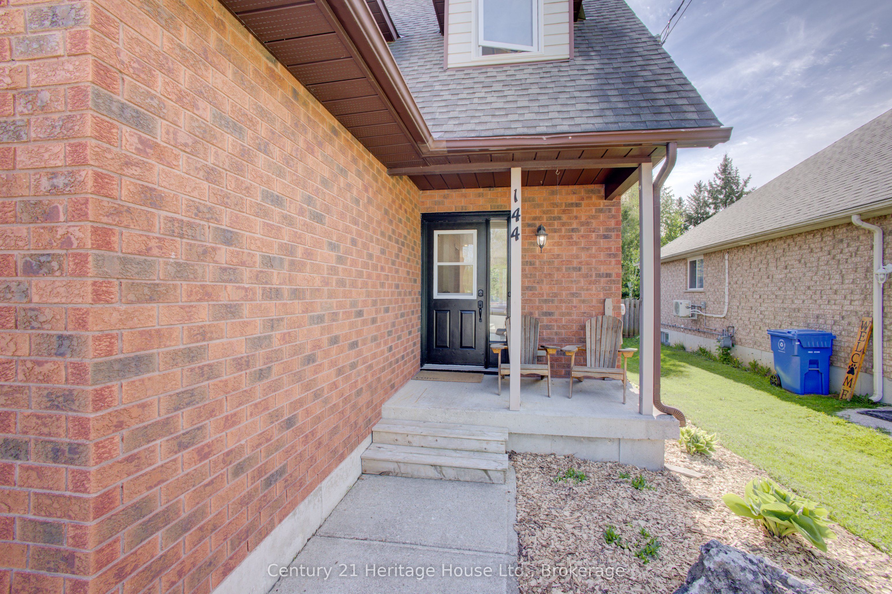 144 Kincardine Street N, West Grey, ON N0G 1R0 photo 2