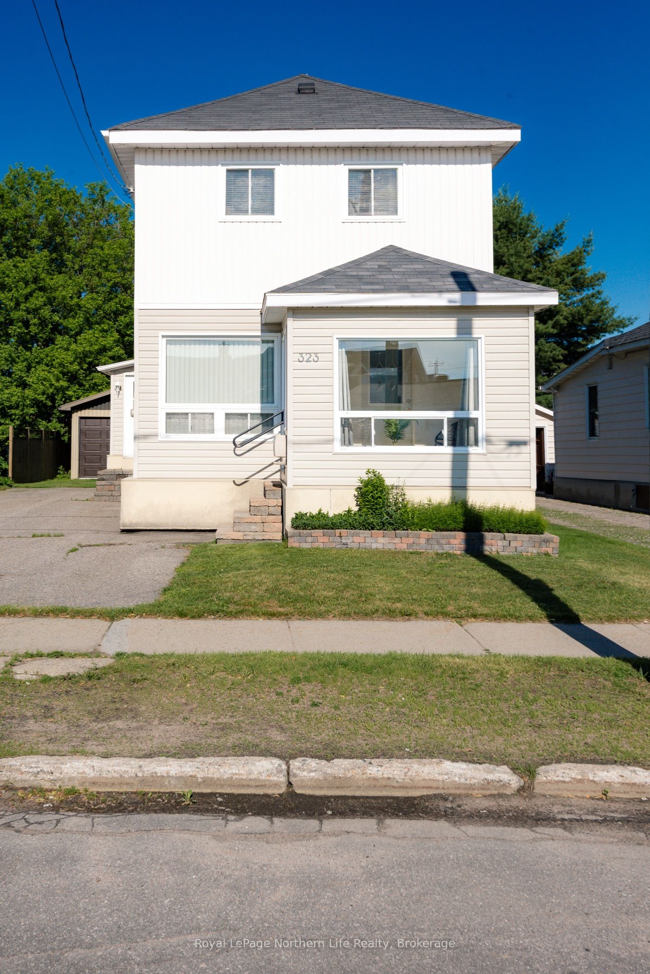 323 Percy Street, North Bay, ON P1B 3N2 photo 2