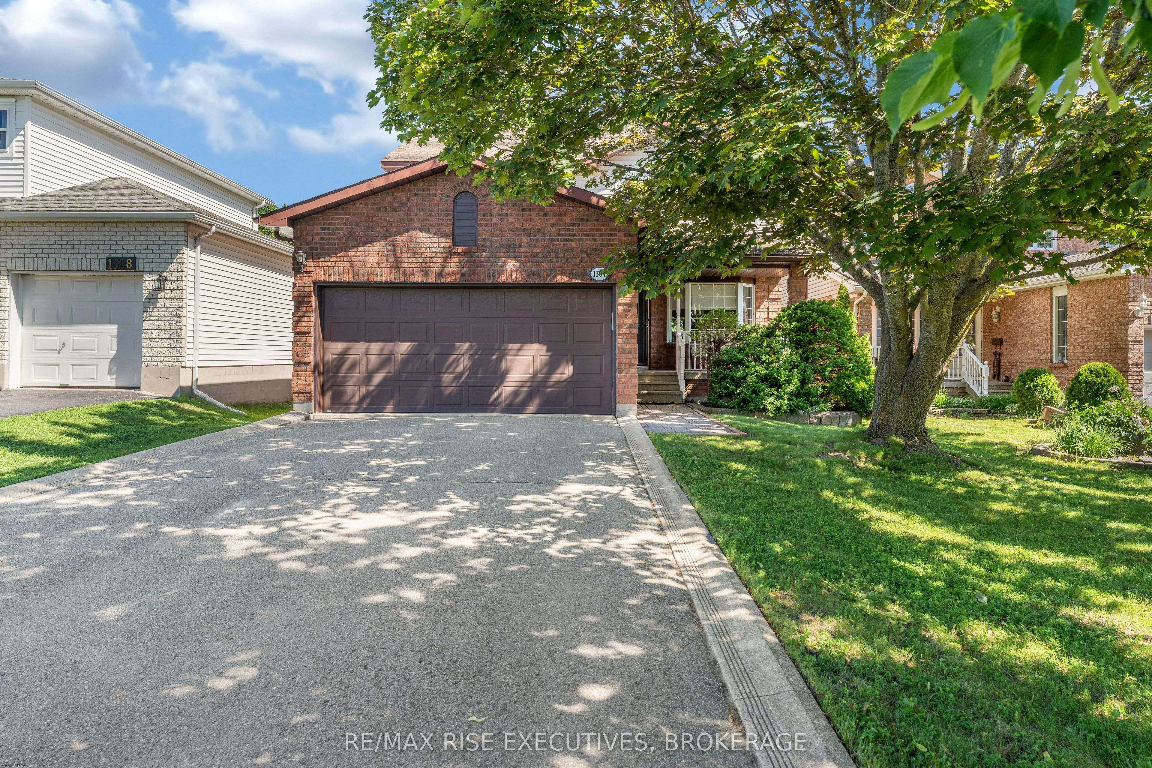 1304 Fisher Crescent, Kingston, ON K7M 8T2 photo 2