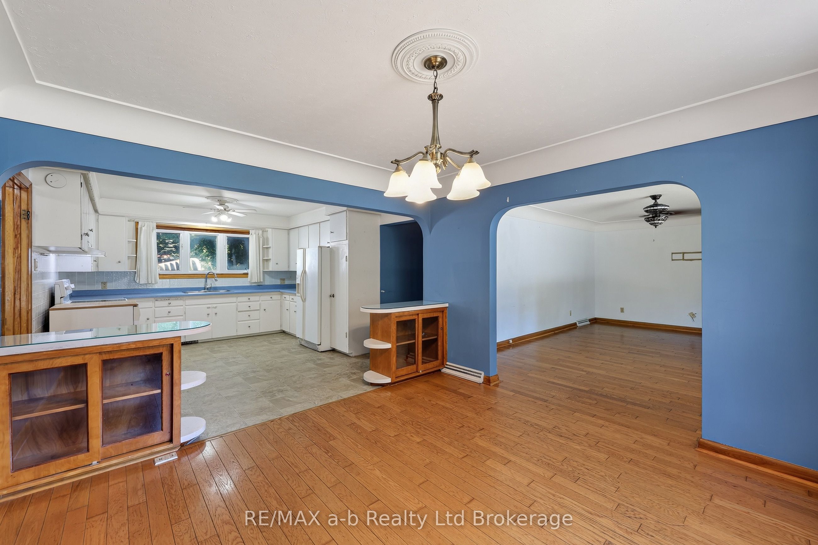 58 Victoria Street, Tillsonburg, ON N4G 3Z7 photo 3