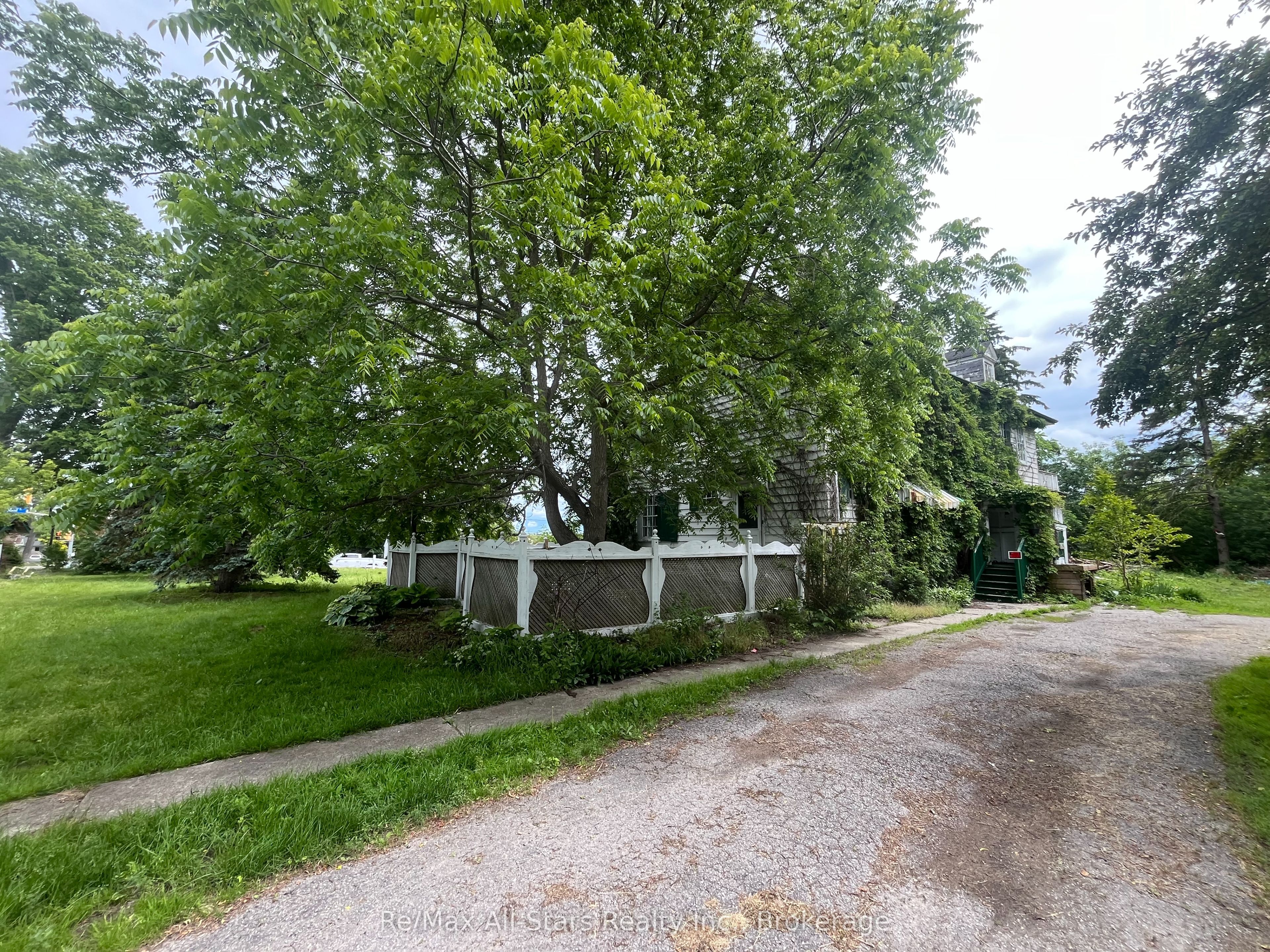 173 Lindsay Street S, Kawartha Lakes, ON K9V 2N2 photo 2