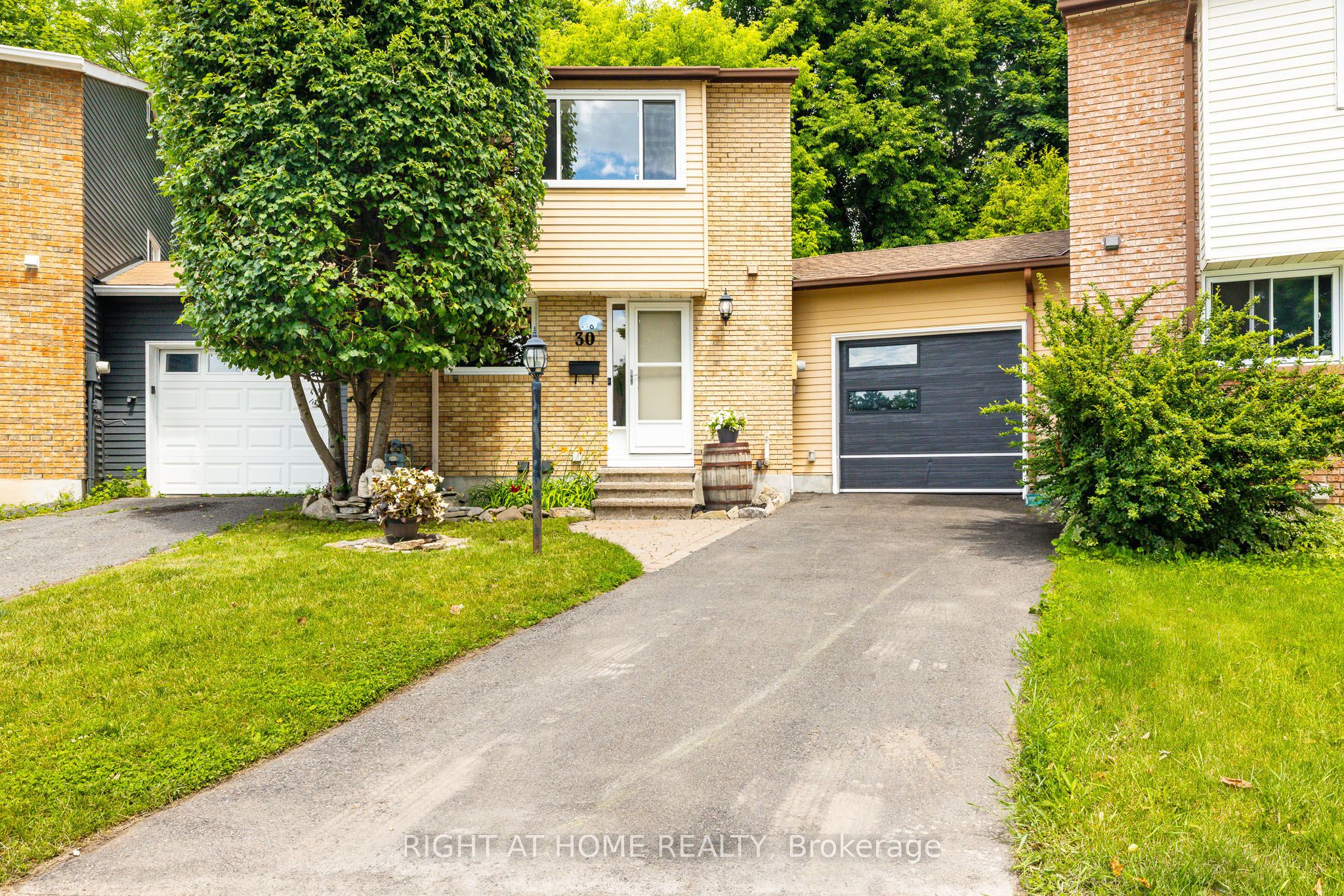 30 Berkshire Way, Barrhaven, ON K2J 2B2