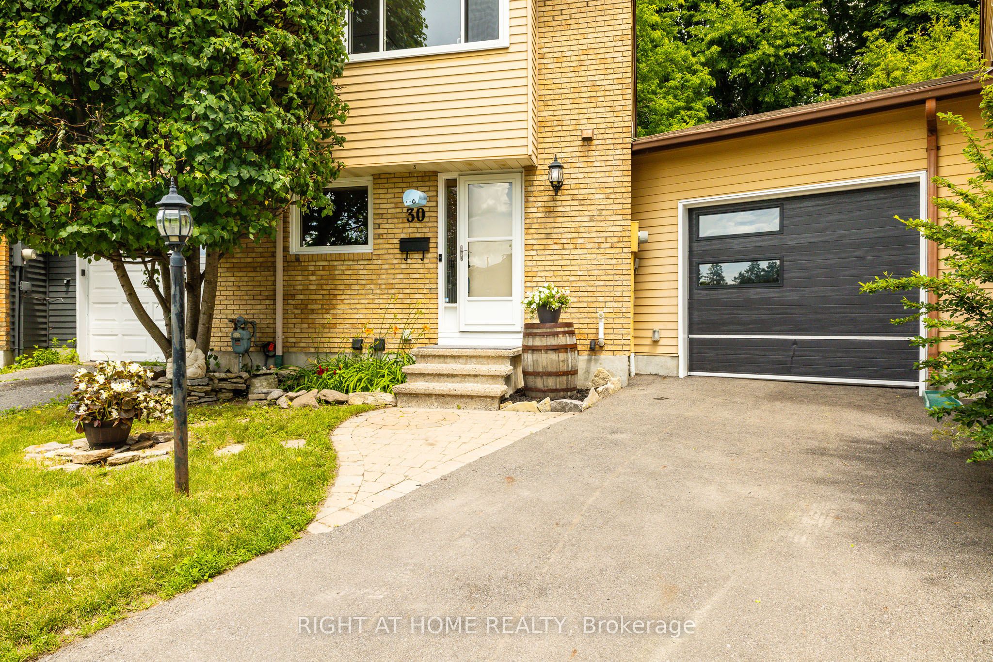30 Berkshire Way, Barrhaven, ON K2J 2B2 photo 3