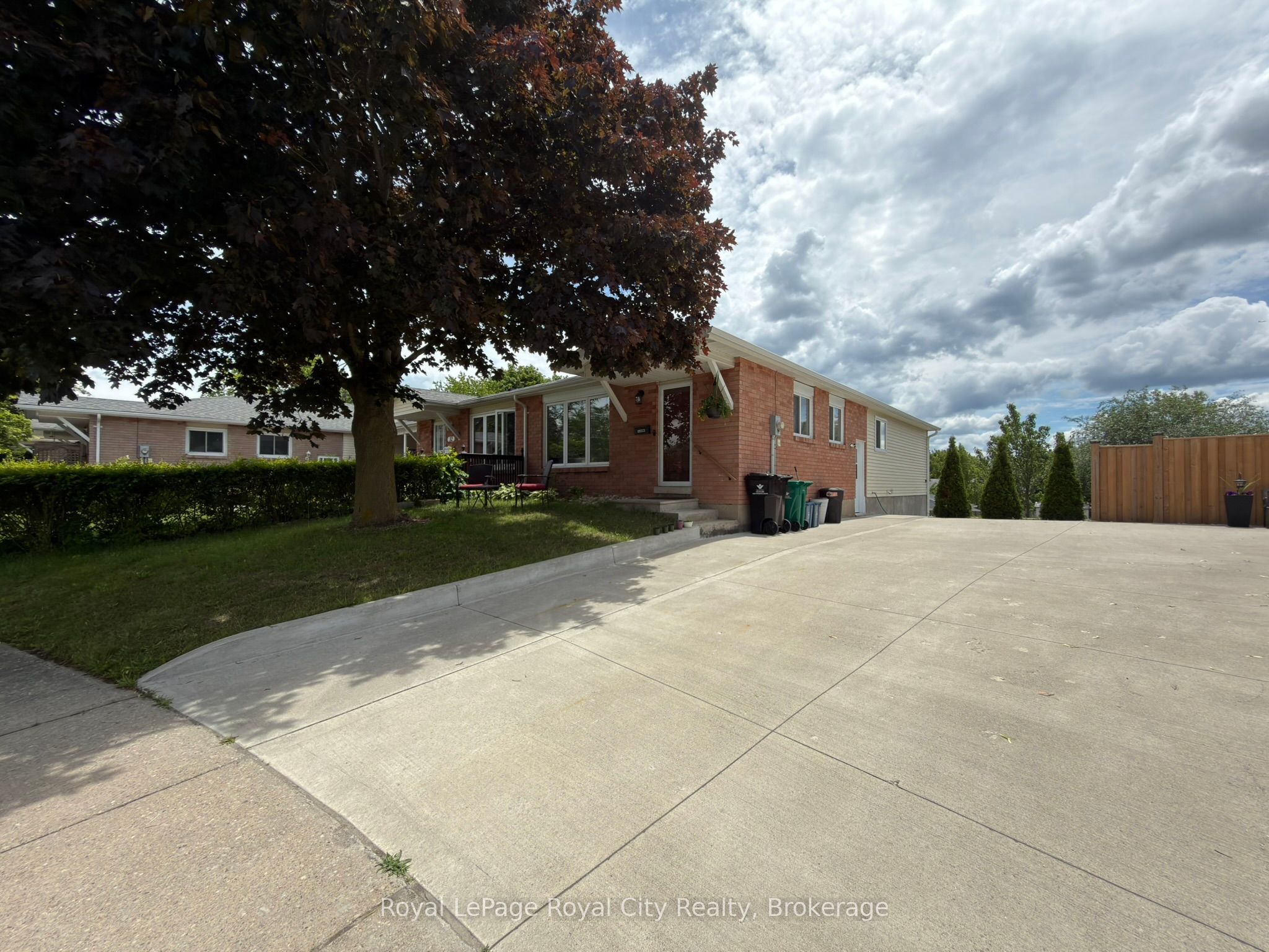 34 Nora Court, Cambridge, ON N3C 3N1 photo 2