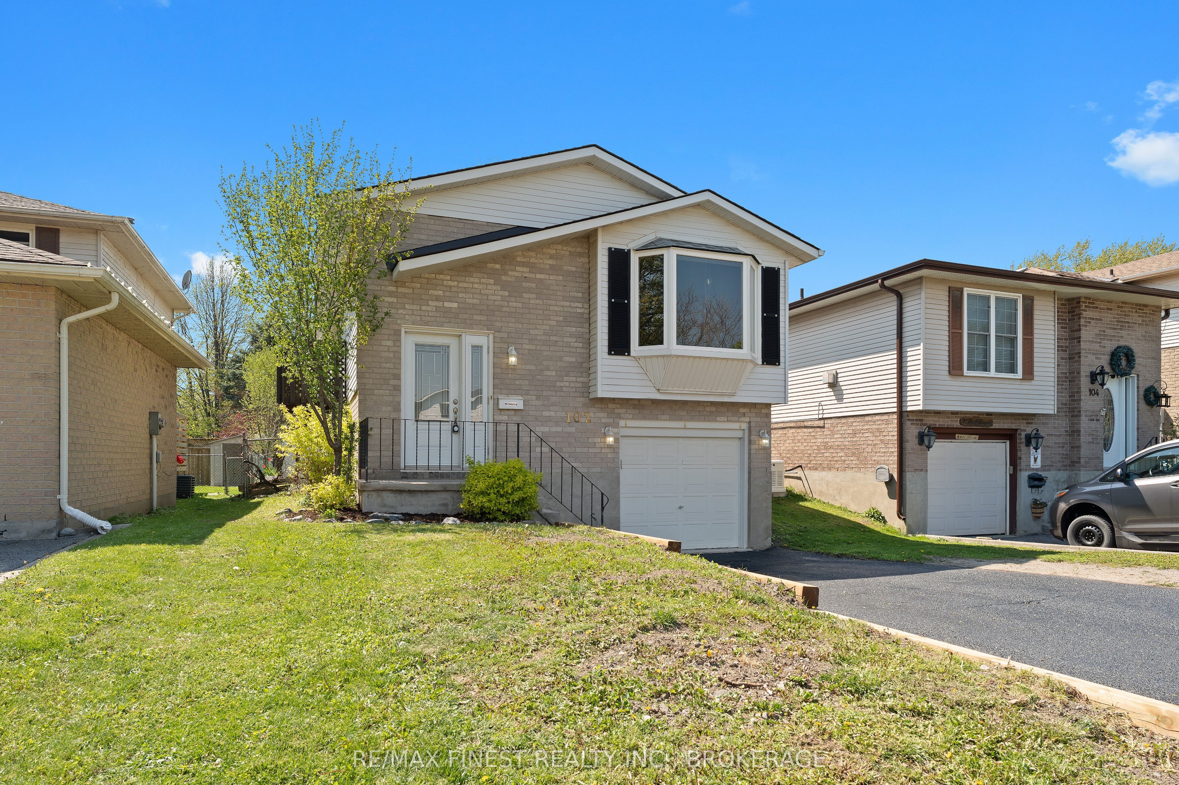 102 Grenadier Drive, Kingston, ON K7K 6E9 photo 2