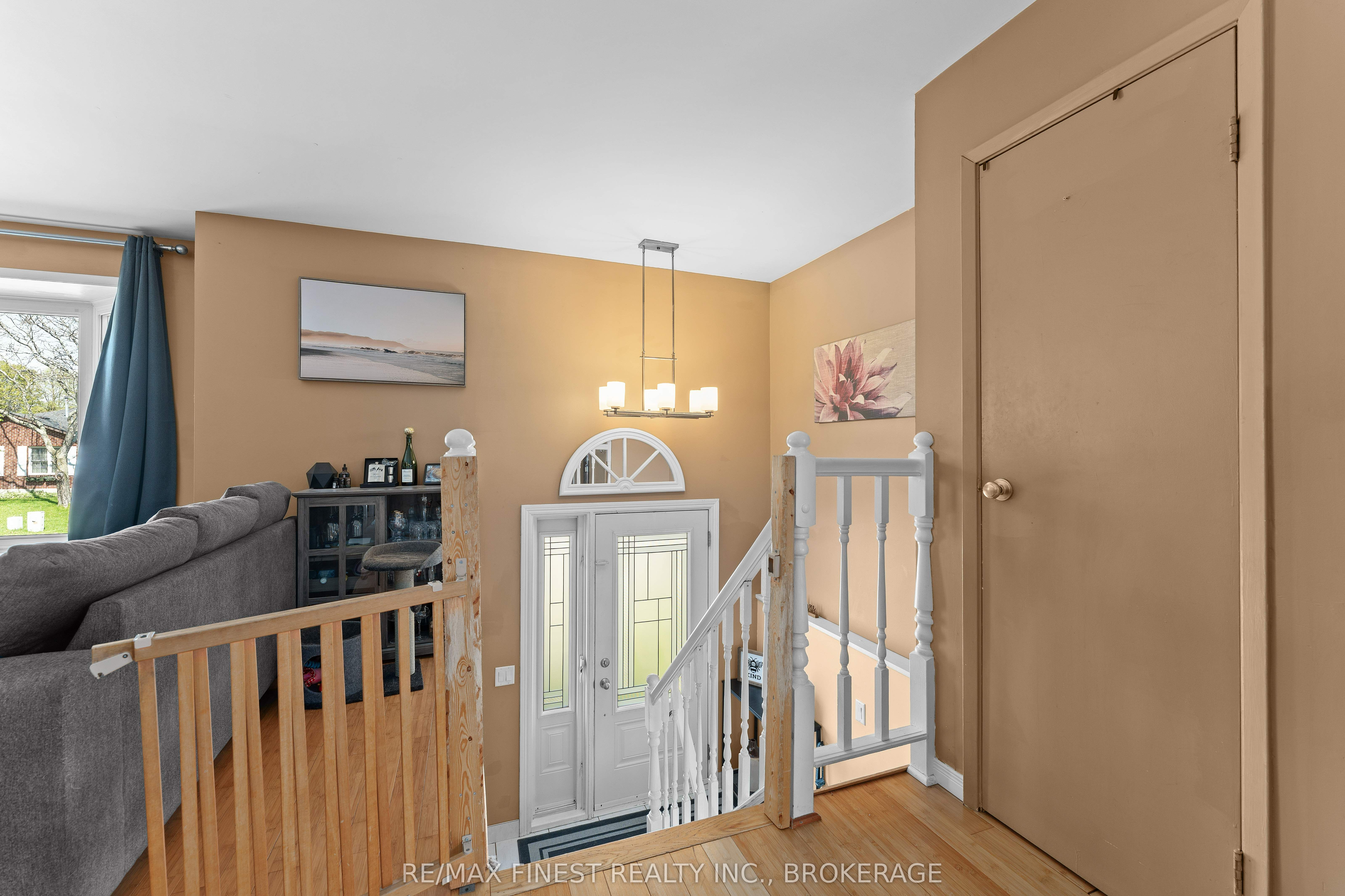 102 Grenadier Drive, Kingston, ON K7K 6E9 photo 4