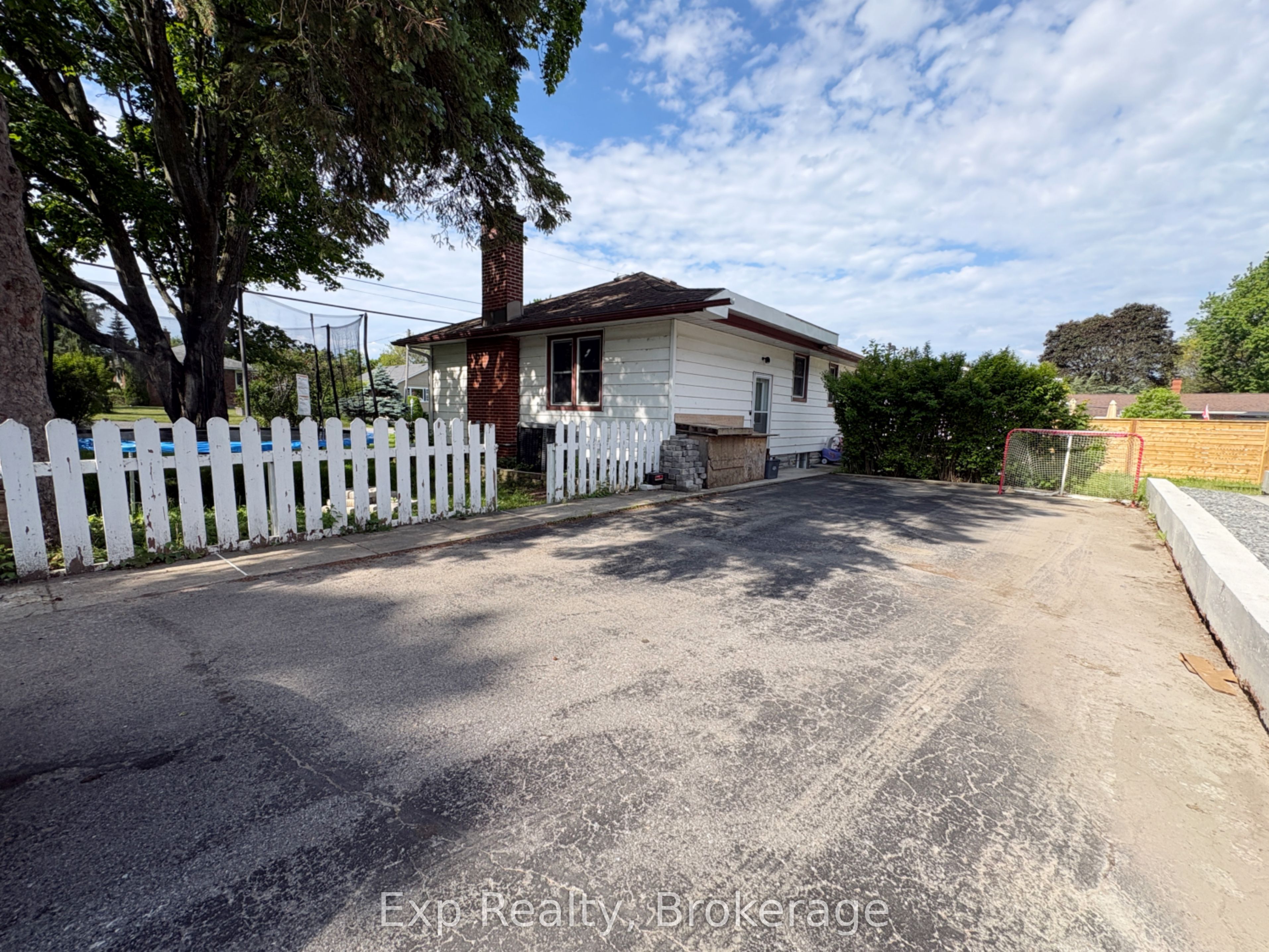 15 Redden Street, Kingston, ON K7M 4K9 photo 2