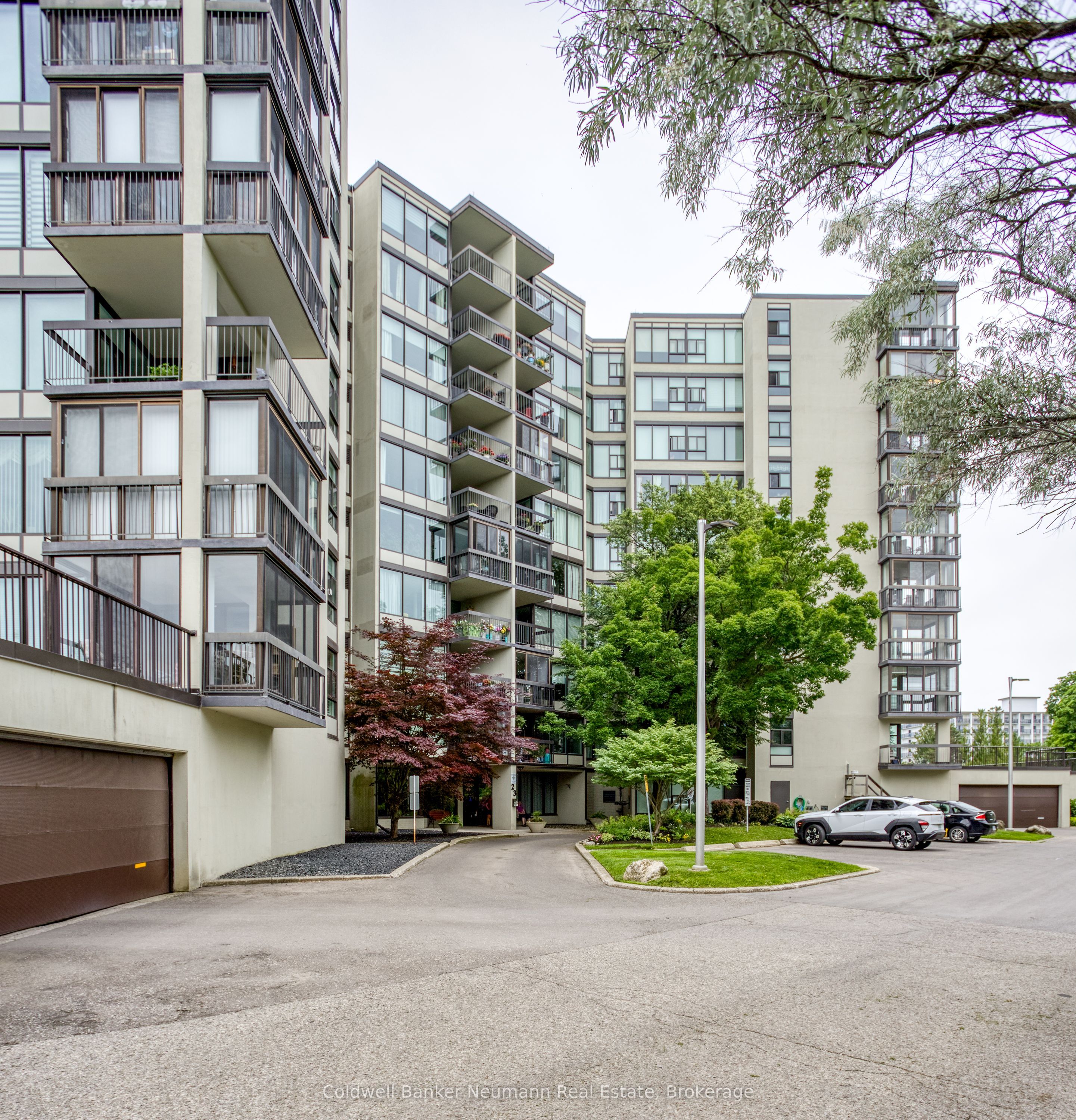 23 Woodlawn Road E 205, Guelph, ON N1H 7G6 photo 2