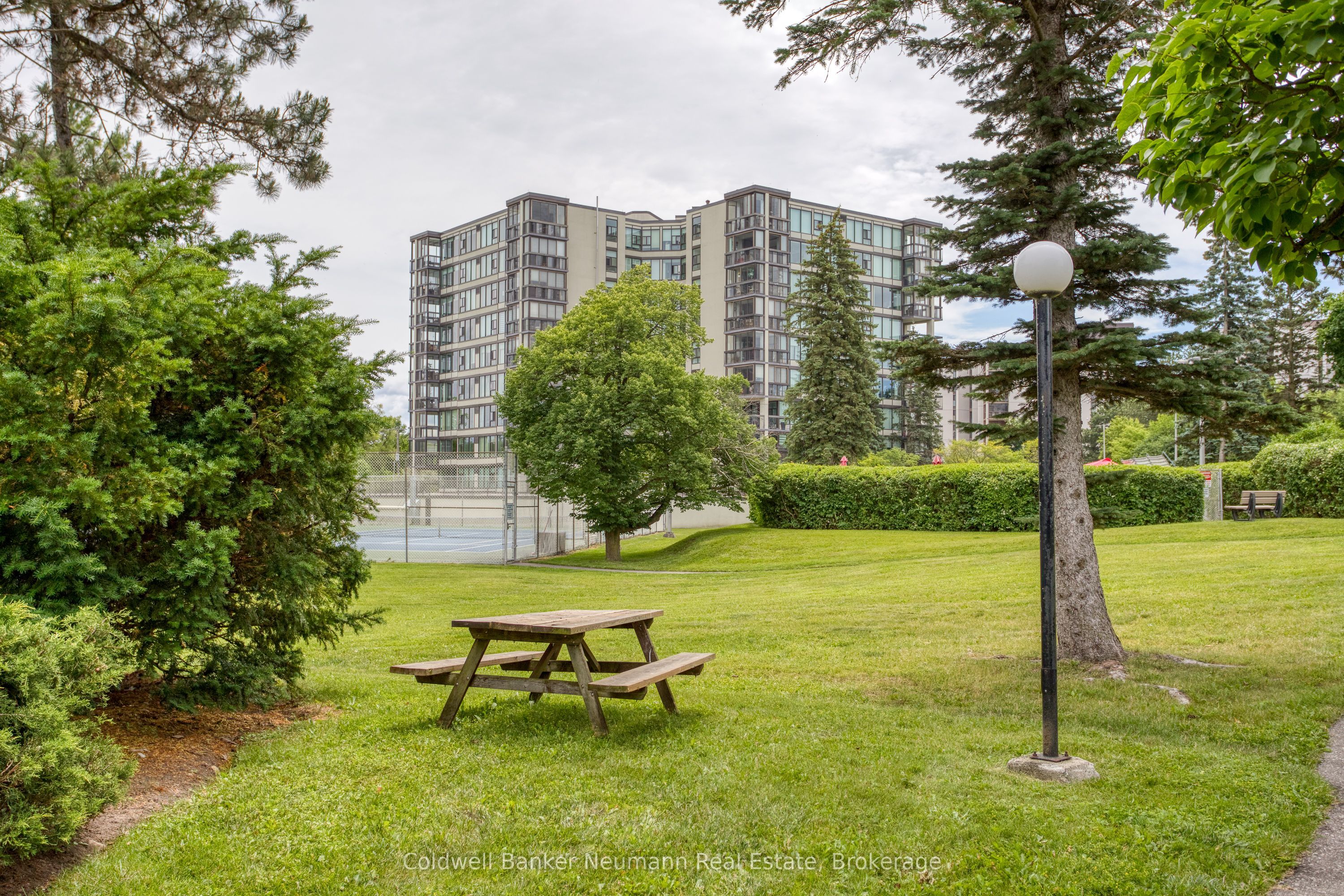 23 Woodlawn Road E 205, Guelph, ON N1H 7G6 photo 5