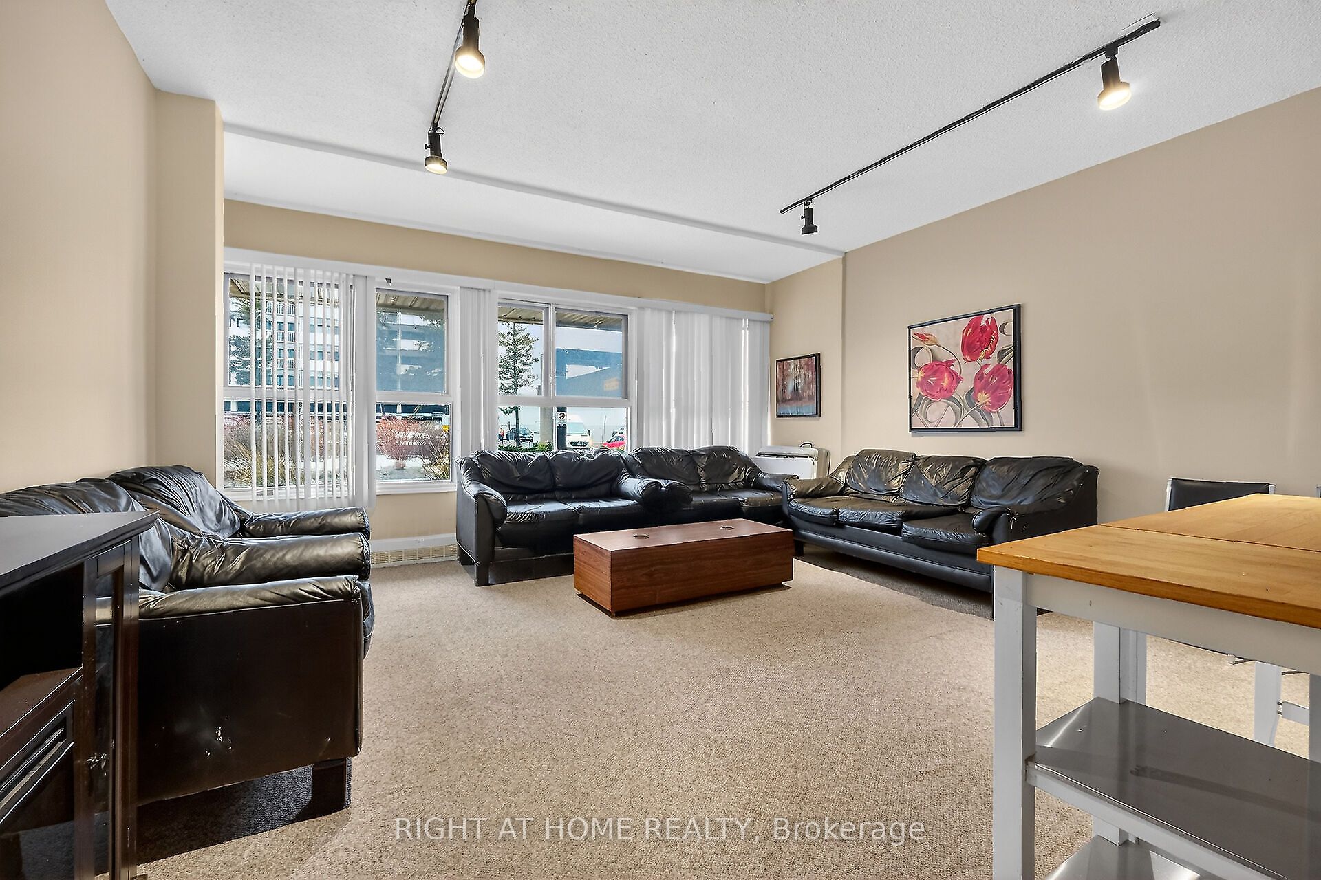 1785 Frobisher Lane 2204, Alta Vista and Area, ON K1G 3T7 photo 3
