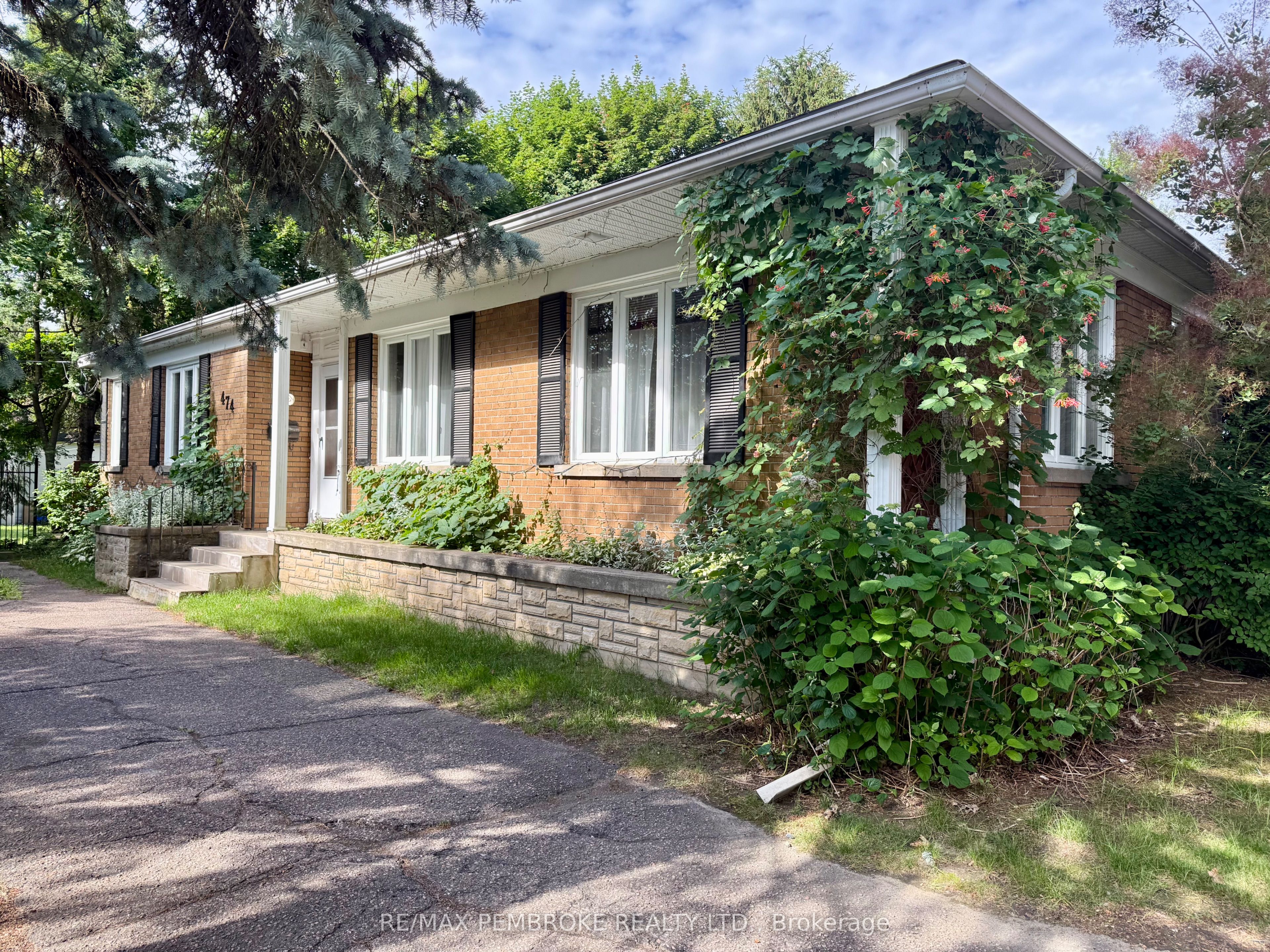 474 Fraser Street, Pembroke, ON K8A 1Y7 photo 2