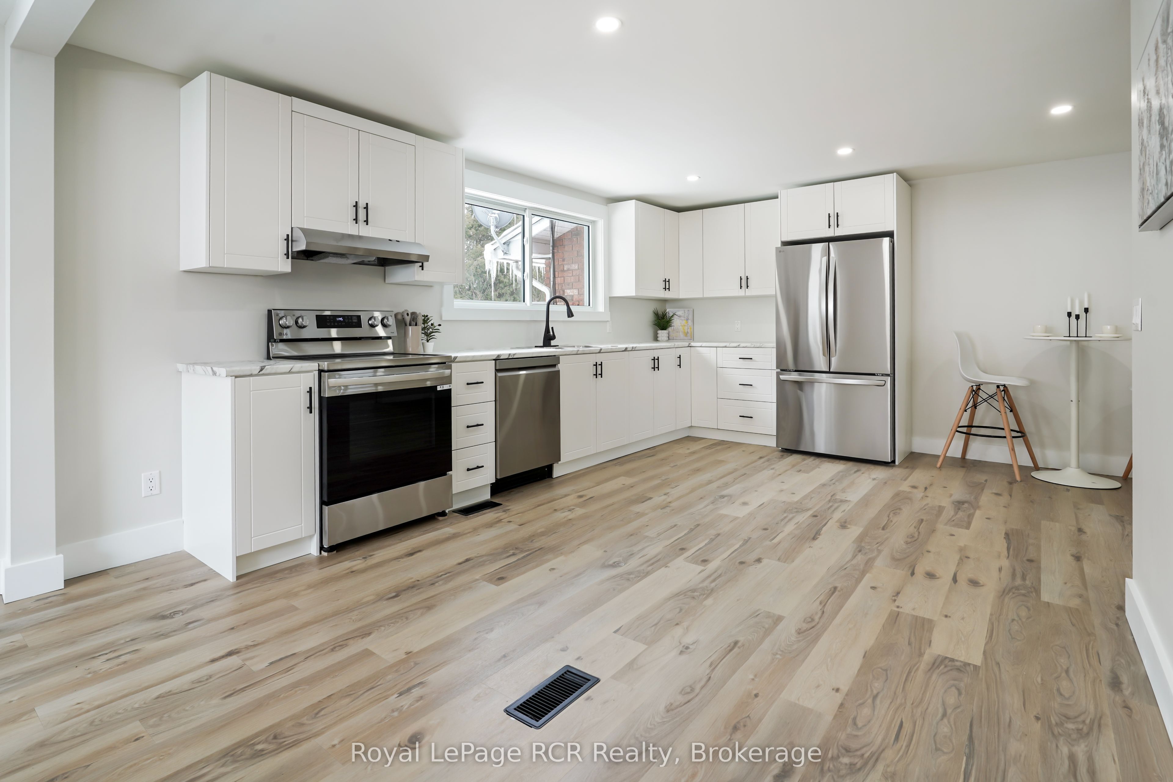 221 Queen Street, Chatham-Kent, ON N0P 1T0 photo 3