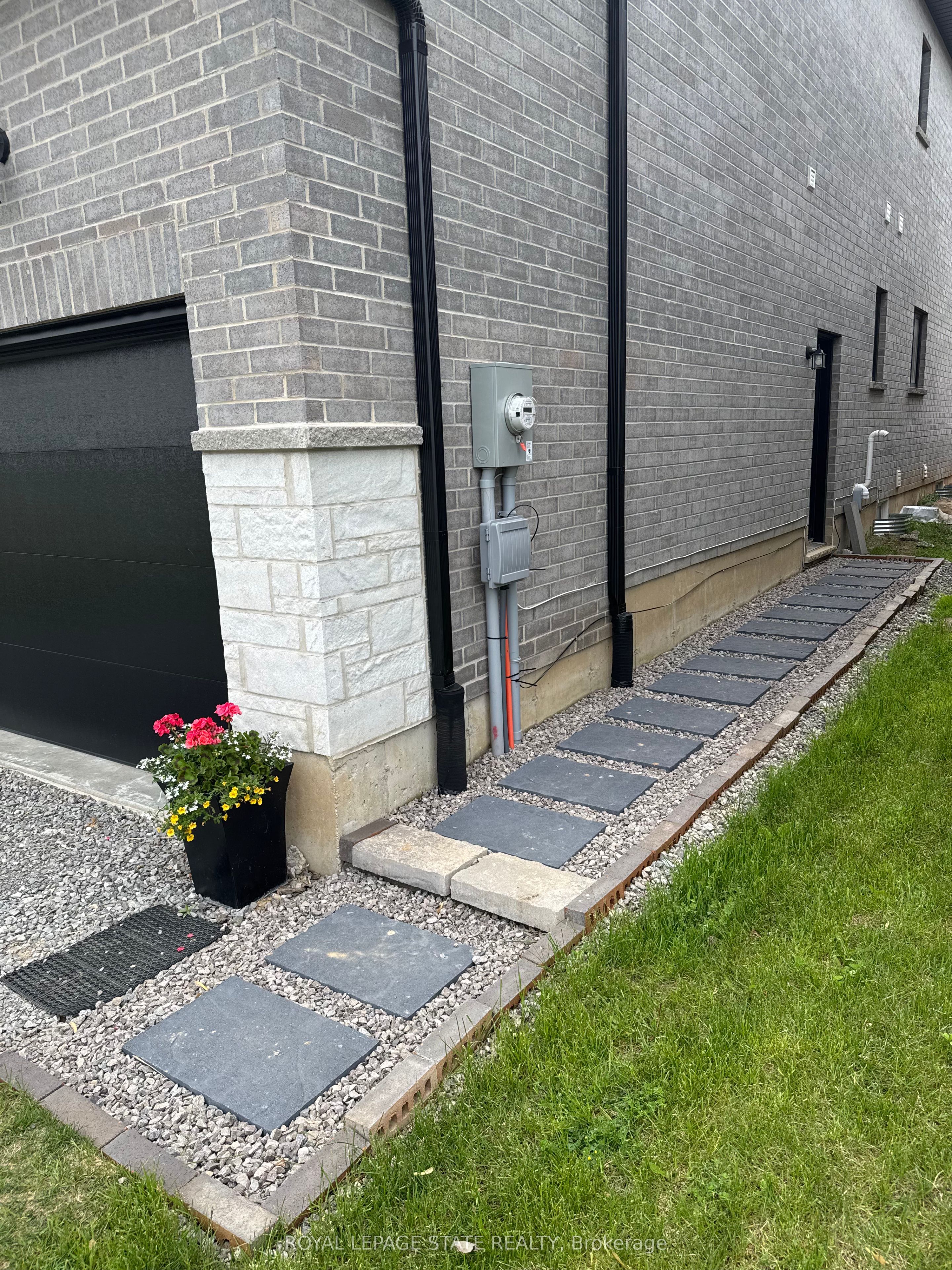 348 Springbrook Avenue Basement, Hamilton, ON L9K 0K3 photo 4