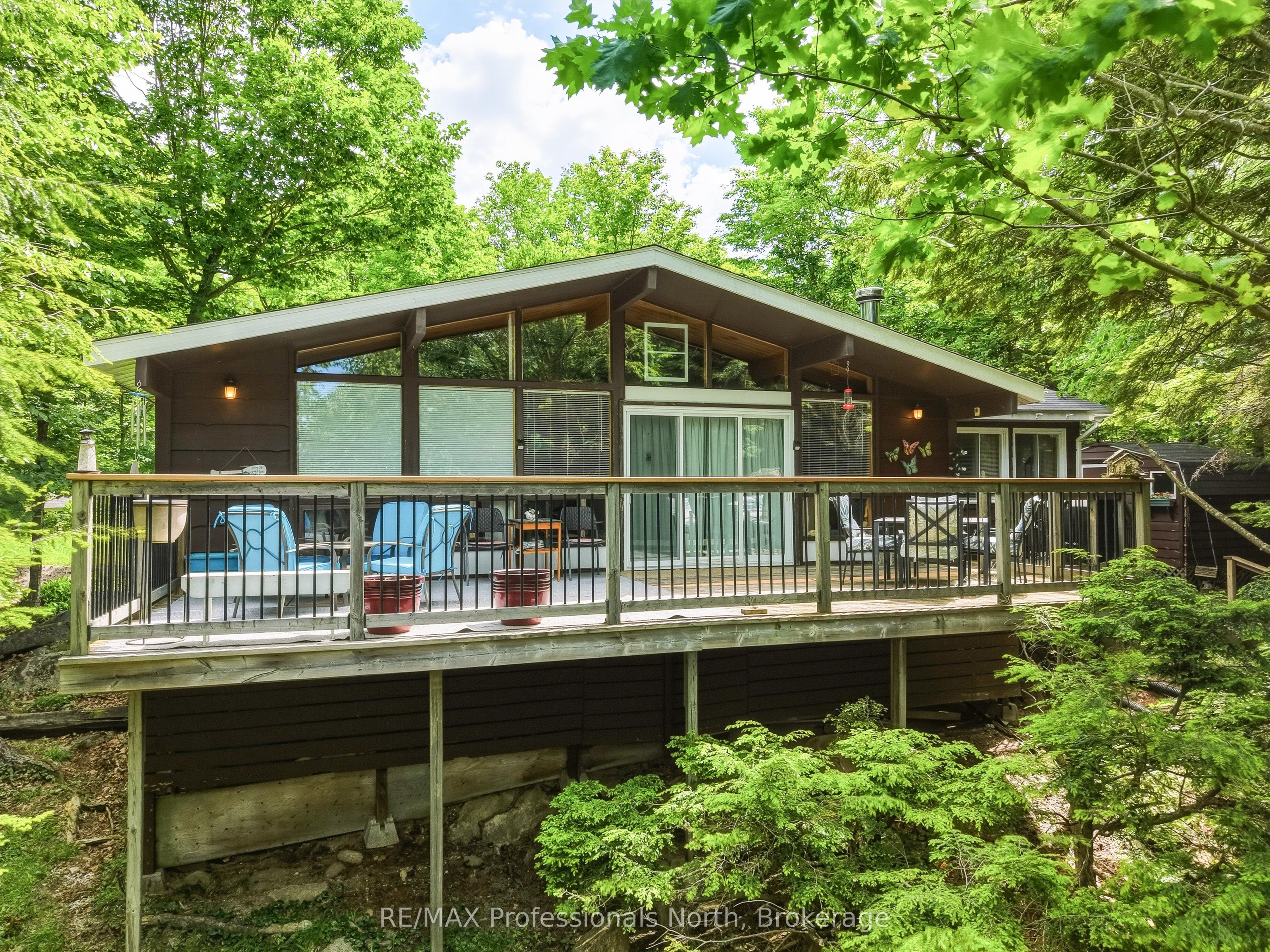 1007 Leech Lake Point Road, Bracebridge, ON P1L 1X3