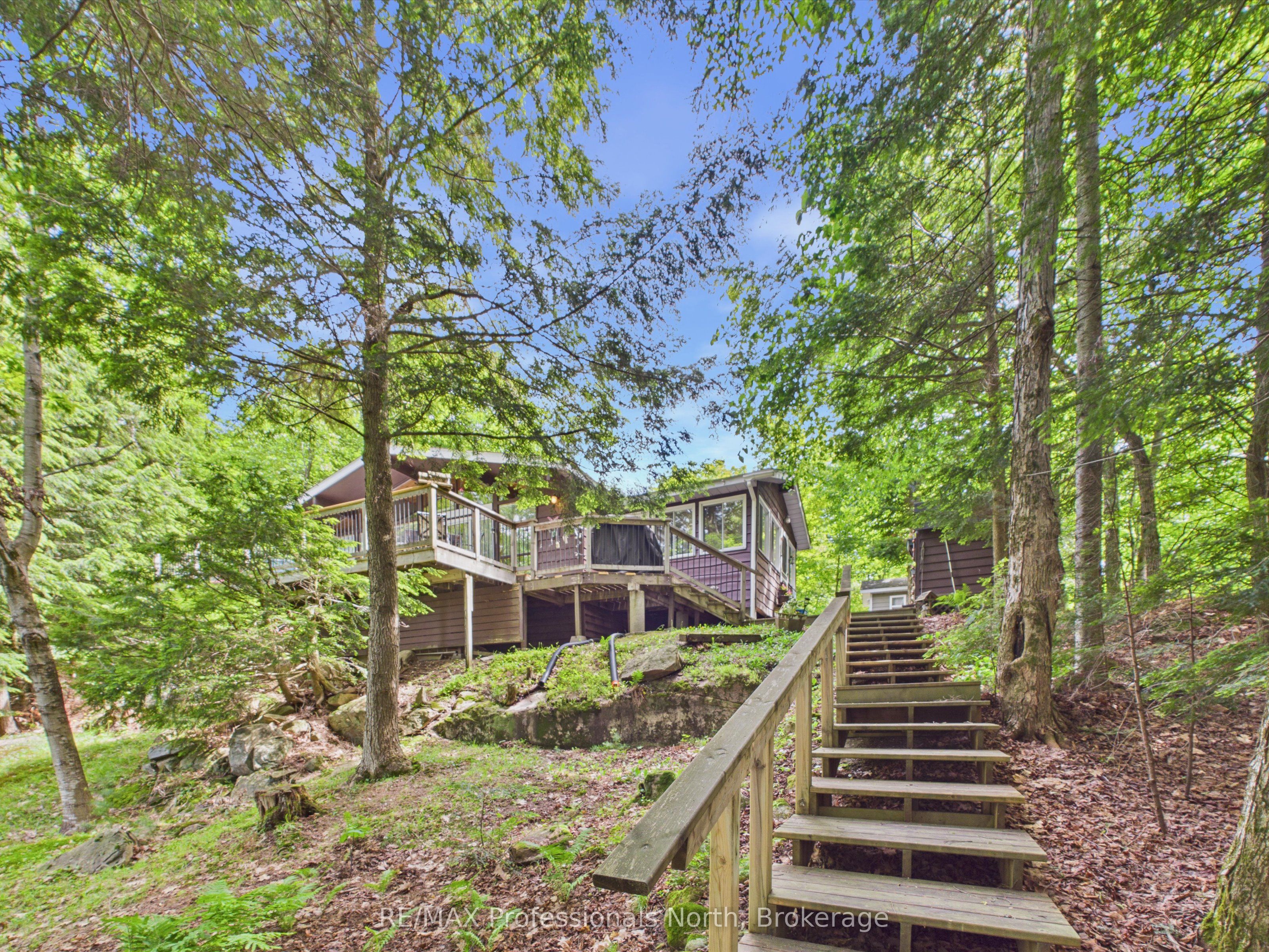 1007 Leech Lake Point Road, Bracebridge, ON P1L 1X3 photo 3