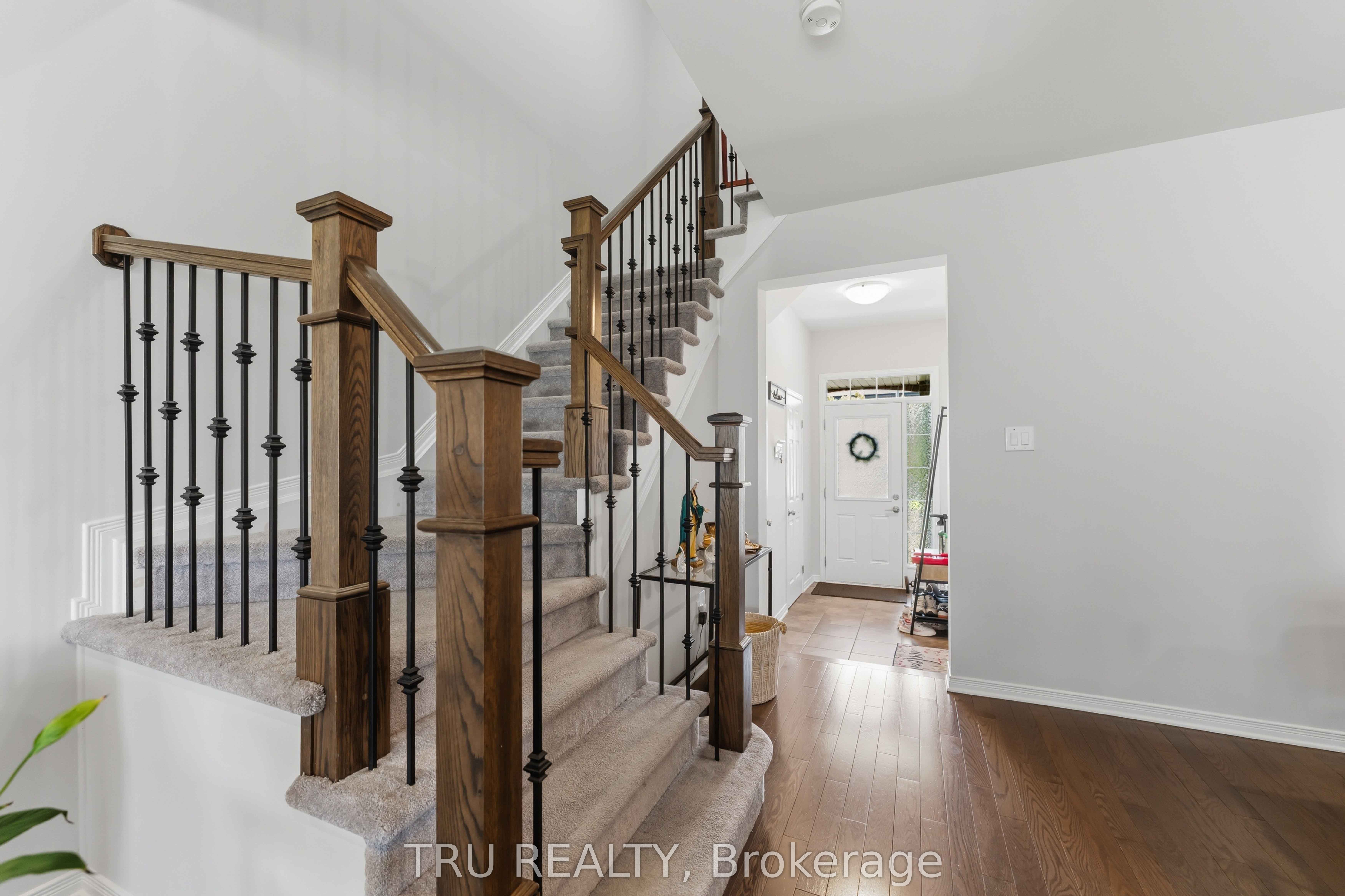205 Losino Crescent, Kanata, ON K2V 0E4 photo 4