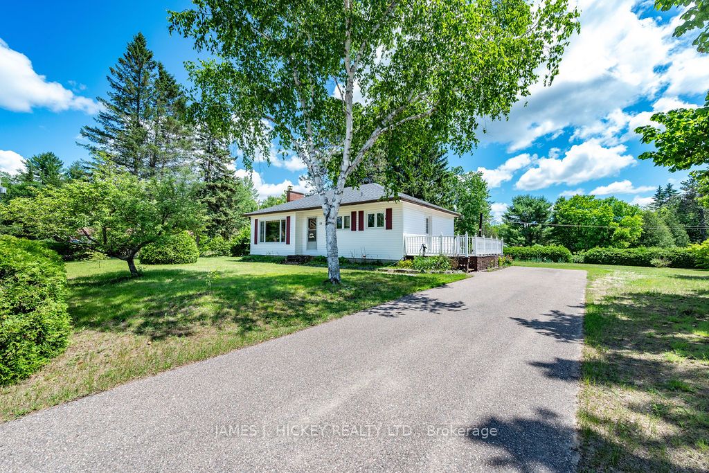 22 Sydney Street, Laurentian Hills, ON K0J 1J0