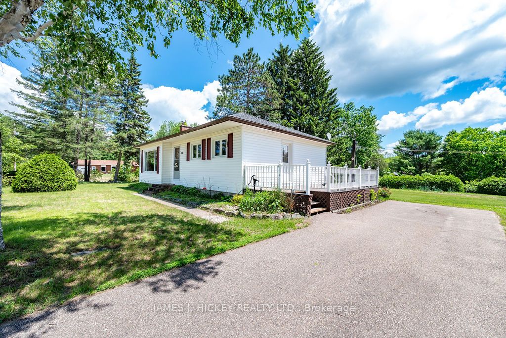 22 Sydney Street, Laurentian Hills, ON K0J 1J0 photo 3