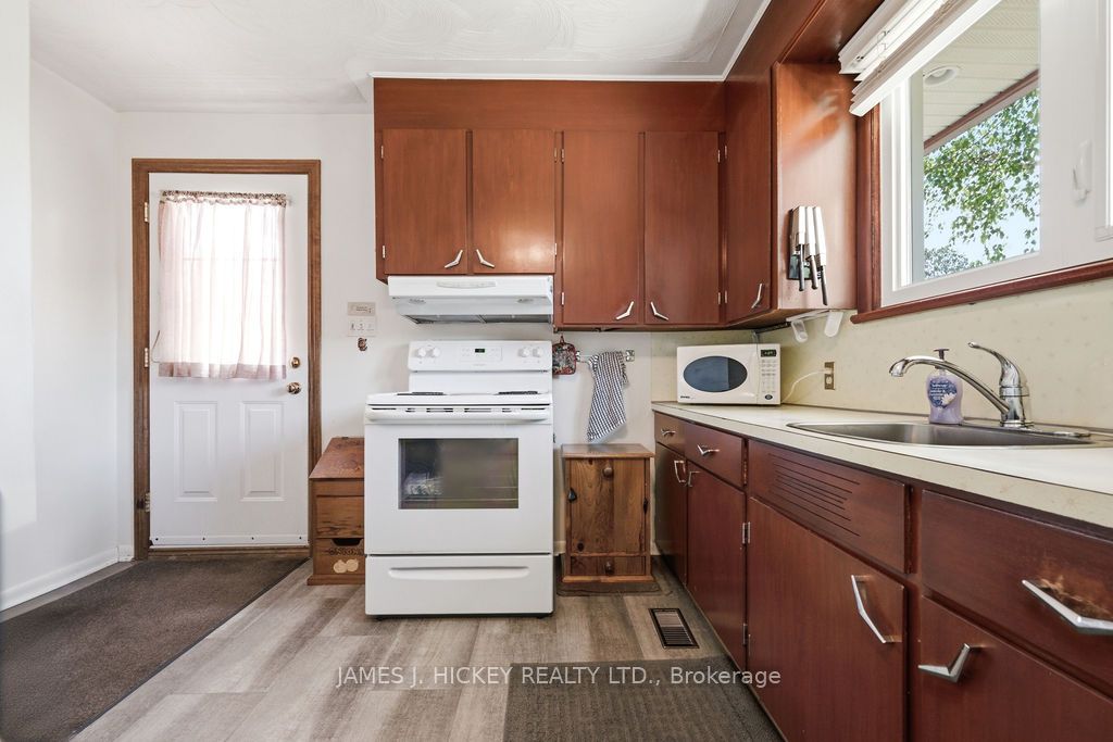 22 Sydney Street, Laurentian Hills, ON K0J 1J0 photo 4