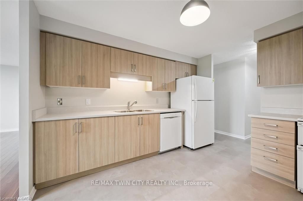 35 Green Valley Drive 1603, Kitchener, ON N2P 2A5 photo 5