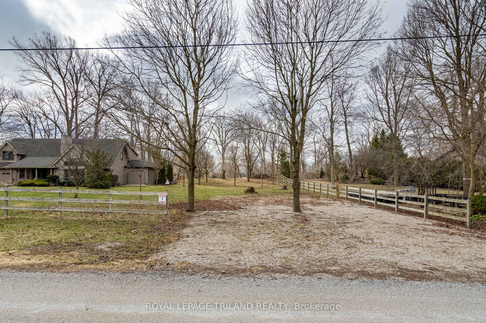 8419 Defore Drive, Lambton Shores, ON N0M 1T0 photo 5
