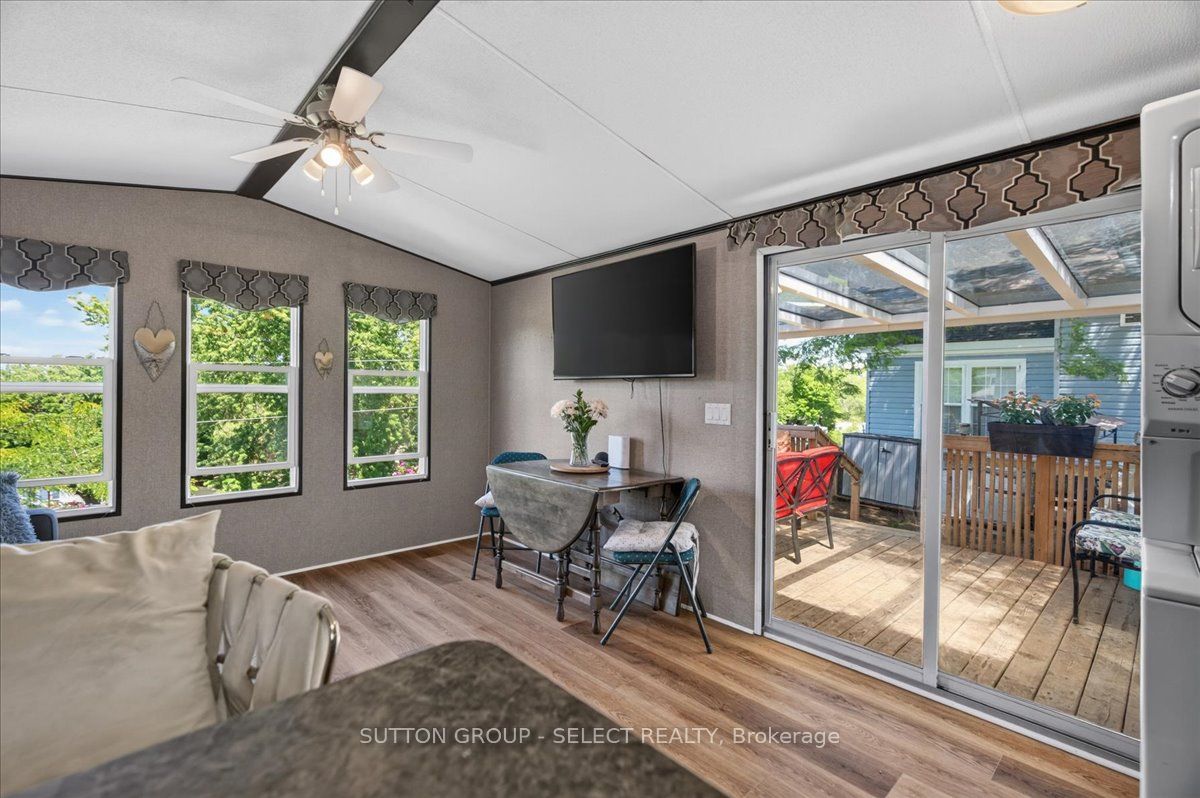 8685 Rock Glen Road 403, Lambton Shores, ON N0M 1B0 photo 4