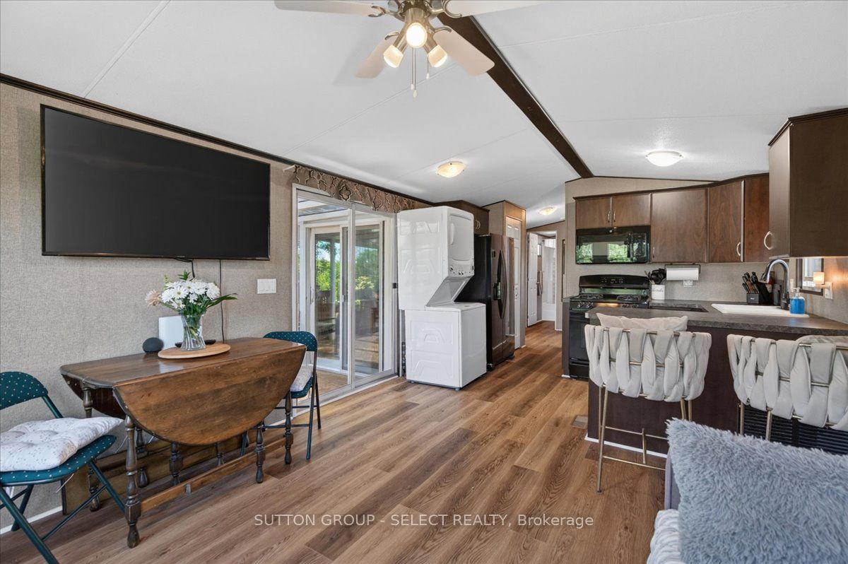 8685 Rock Glen Road 403, Lambton Shores, ON N0M 1B0 photo 5