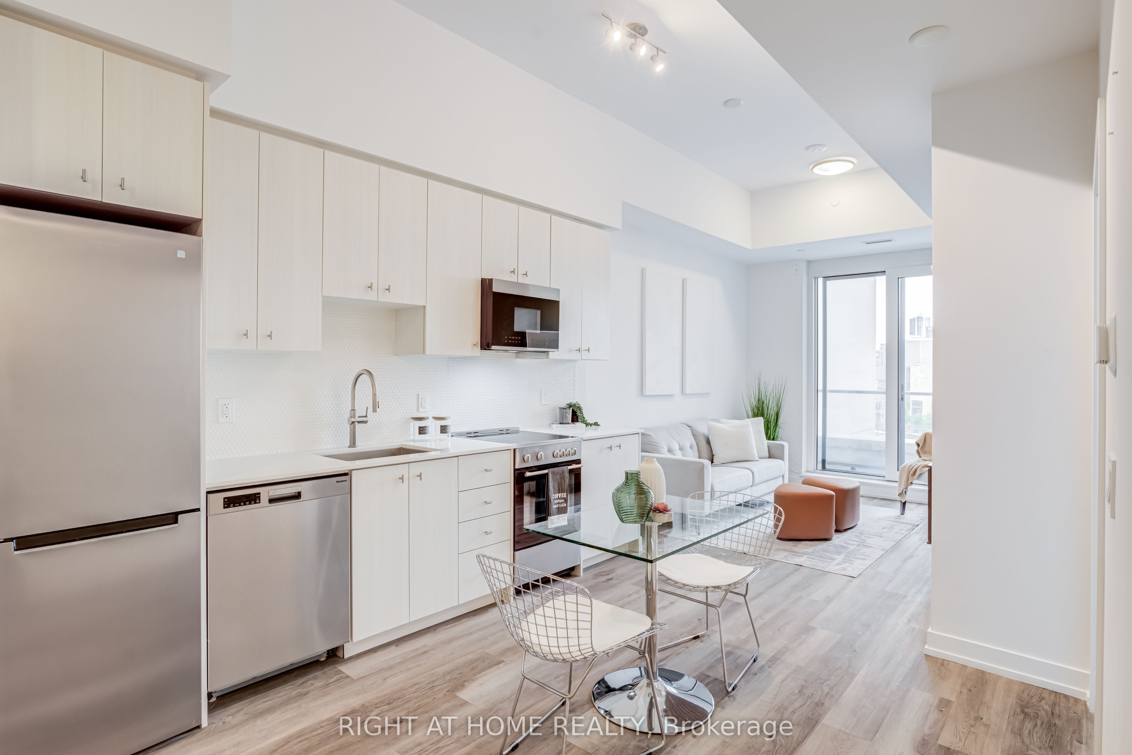 15 Wellington Street S 301, Kitchener, ON N2G 0E4 photo 3