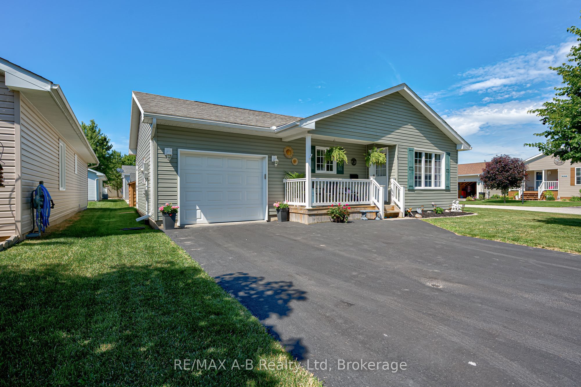 12 Kellestine Drive, Strathroy-Caradoc, ON N7G 0C5