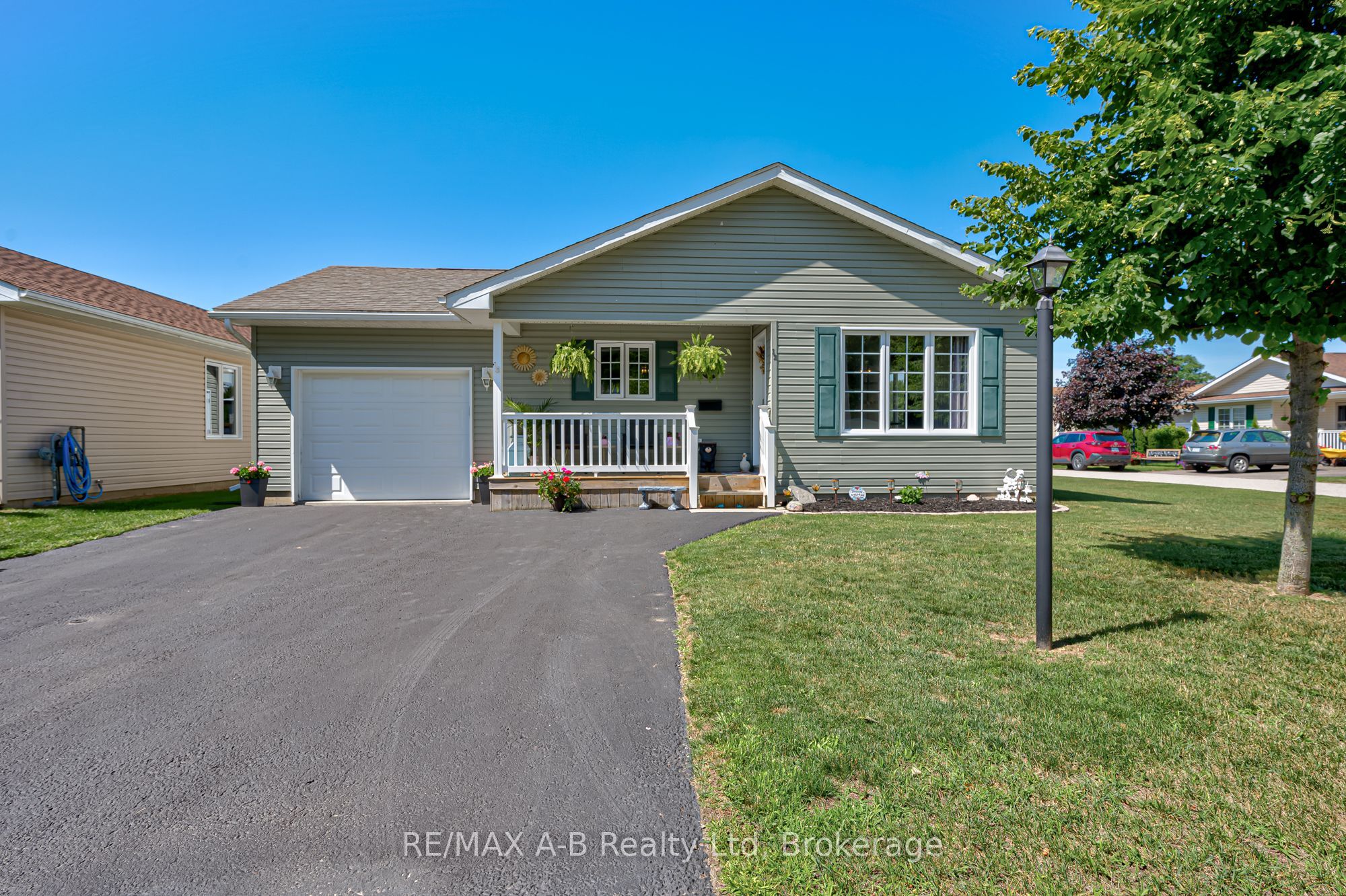 12 Kellestine Drive, Strathroy-Caradoc, ON N7G 0C5 photo 2