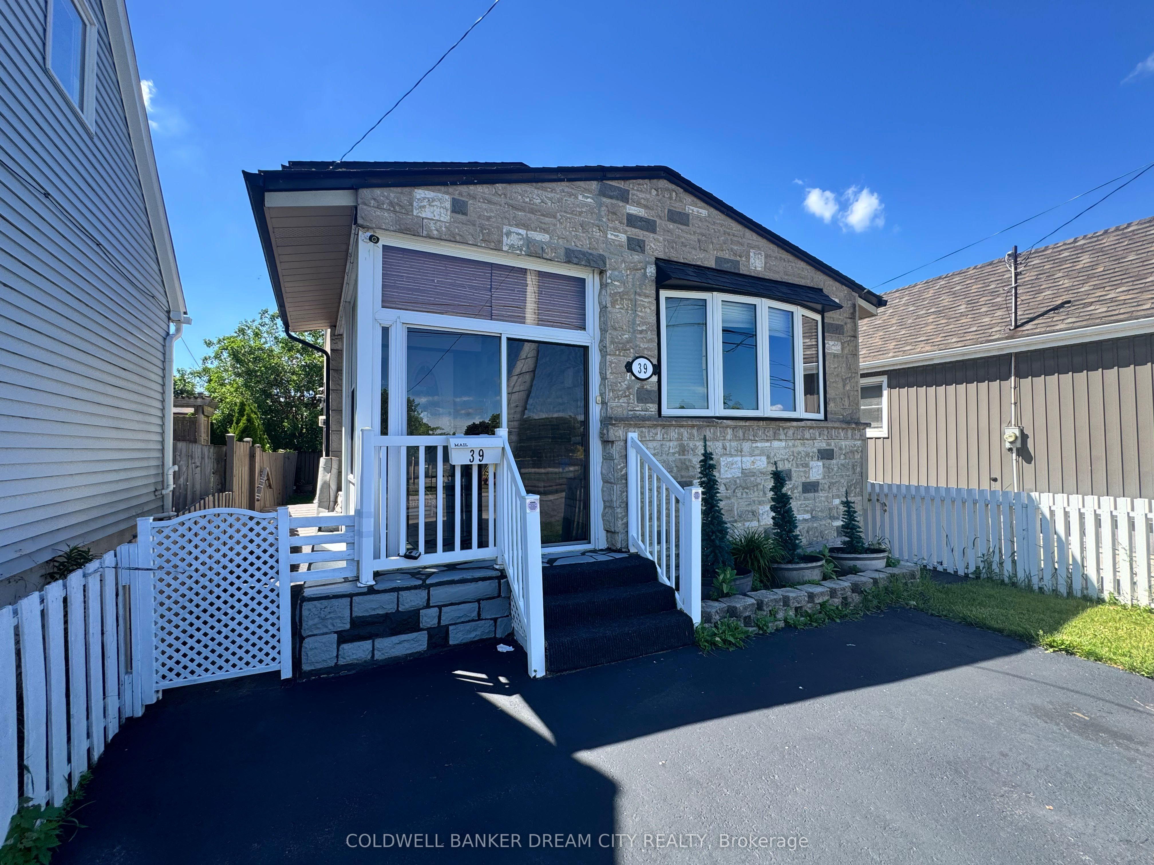 39 Reid Avenue N, Hamilton, ON L8H 6C9 photo 2