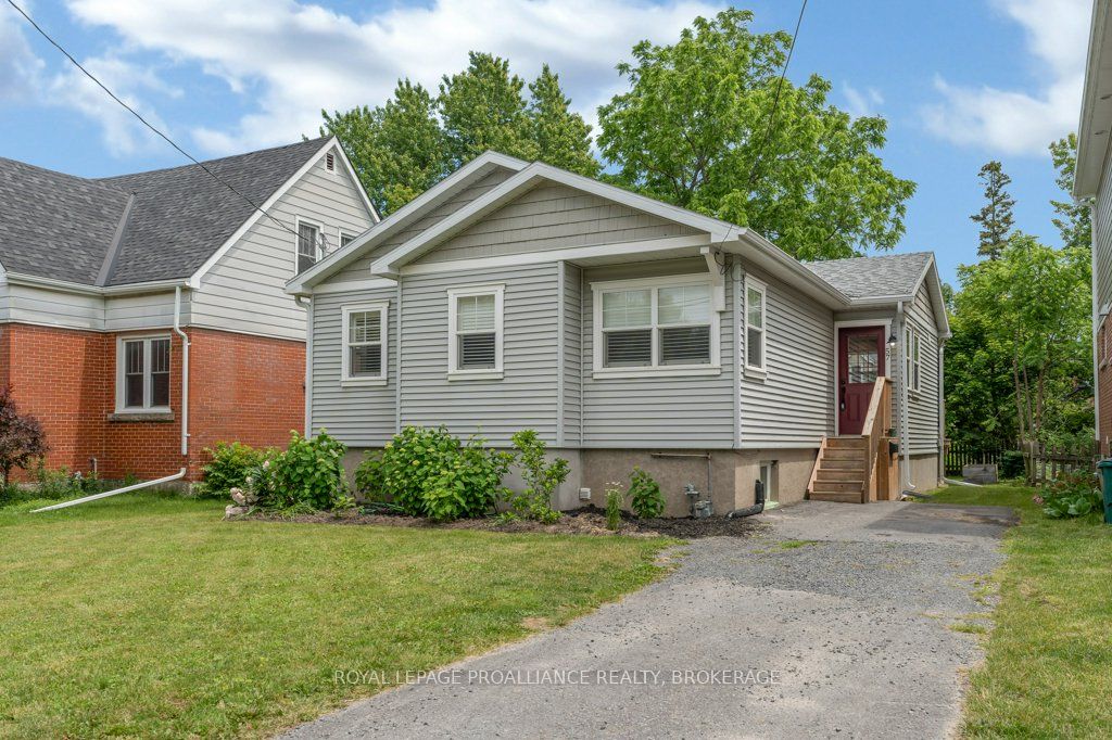 57 Helen Street, Kingston, ON K7L 4P2 photo 2