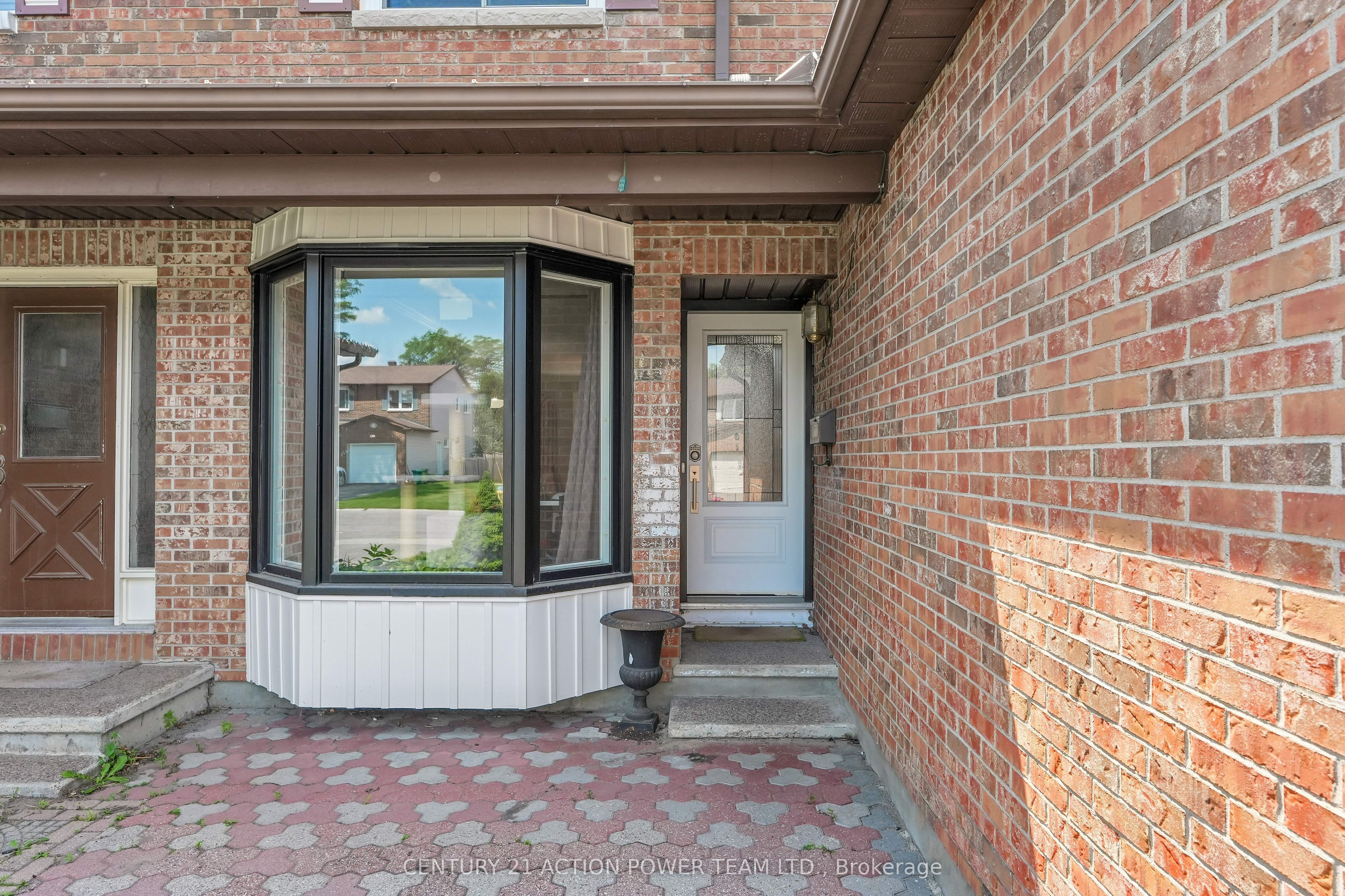 1810 Simard Drive, Orleans - Convent Glen and Area, ON K1C 2P8 photo 5