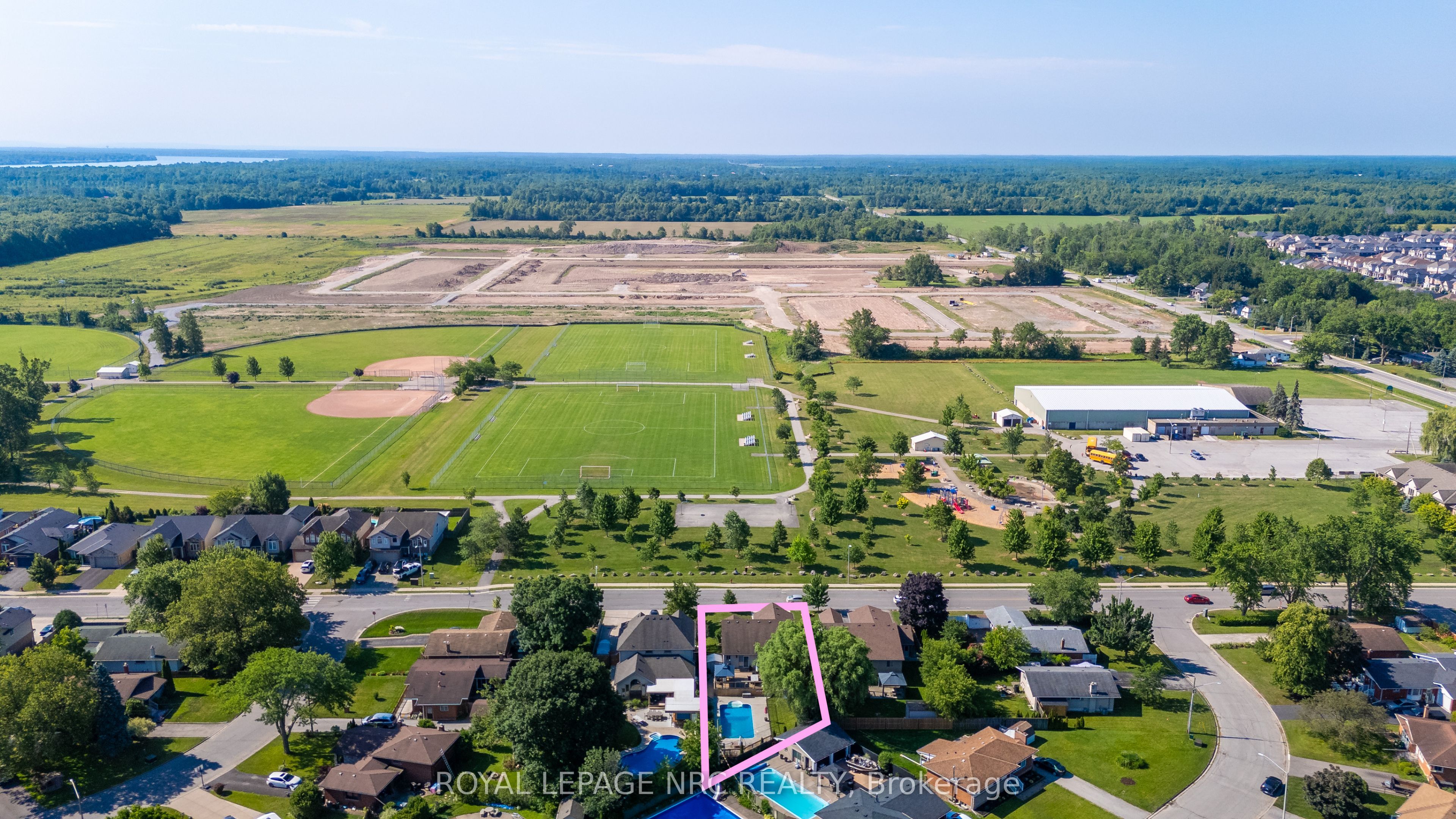 4001 WEINBRENNER Road, Niagara Falls, ON L2G 7X9 photo 2