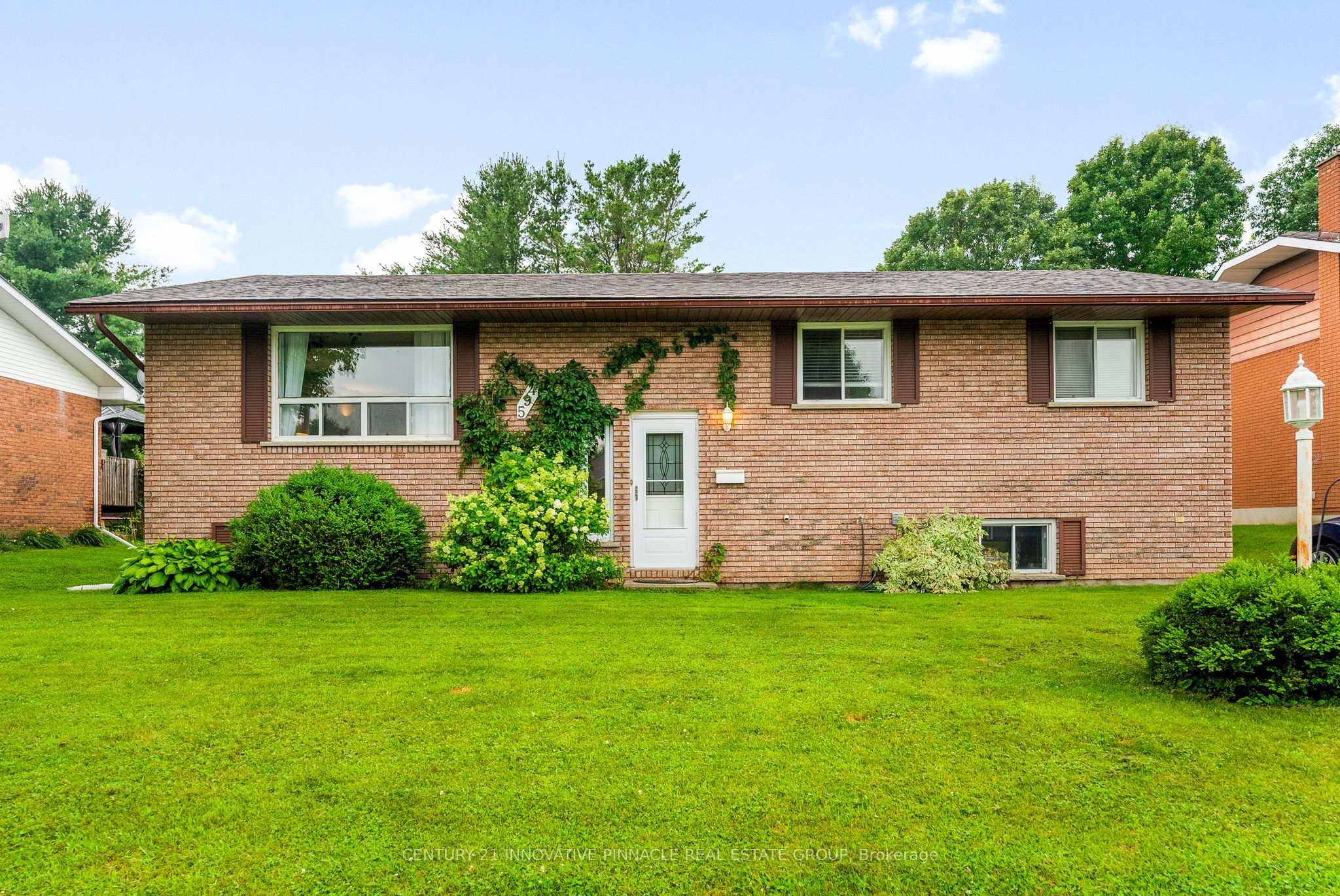 594 Herbert Street E, Pembroke, ON K8A 8E9 photo 2
