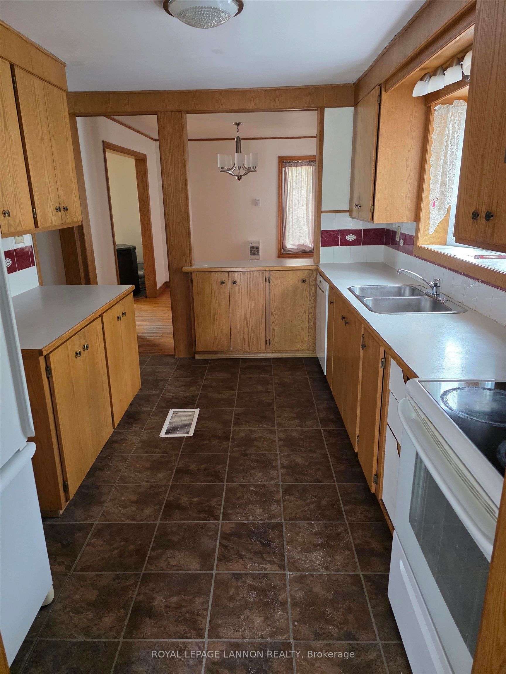 58 LAURIER Avenue, Terrace Bay, ON P0T 2W0 photo 2