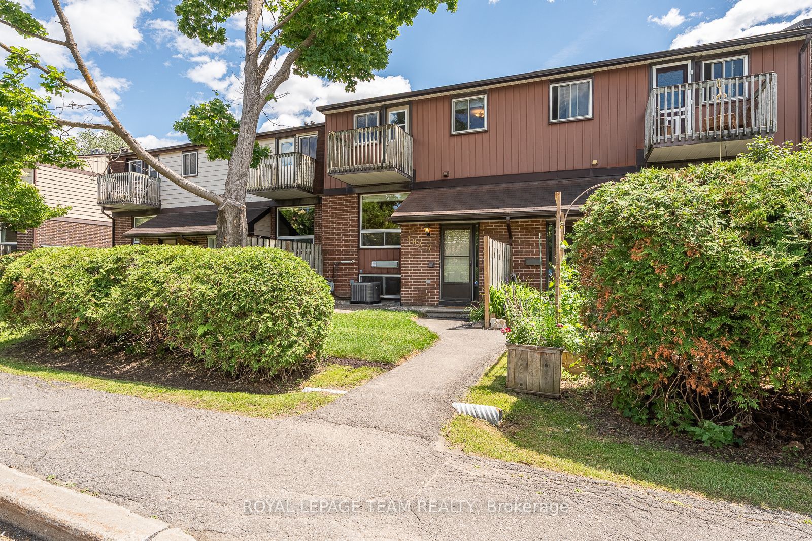 402 Montfort Street 7, Vanier and Kingsview Park, ON K1L 8G7