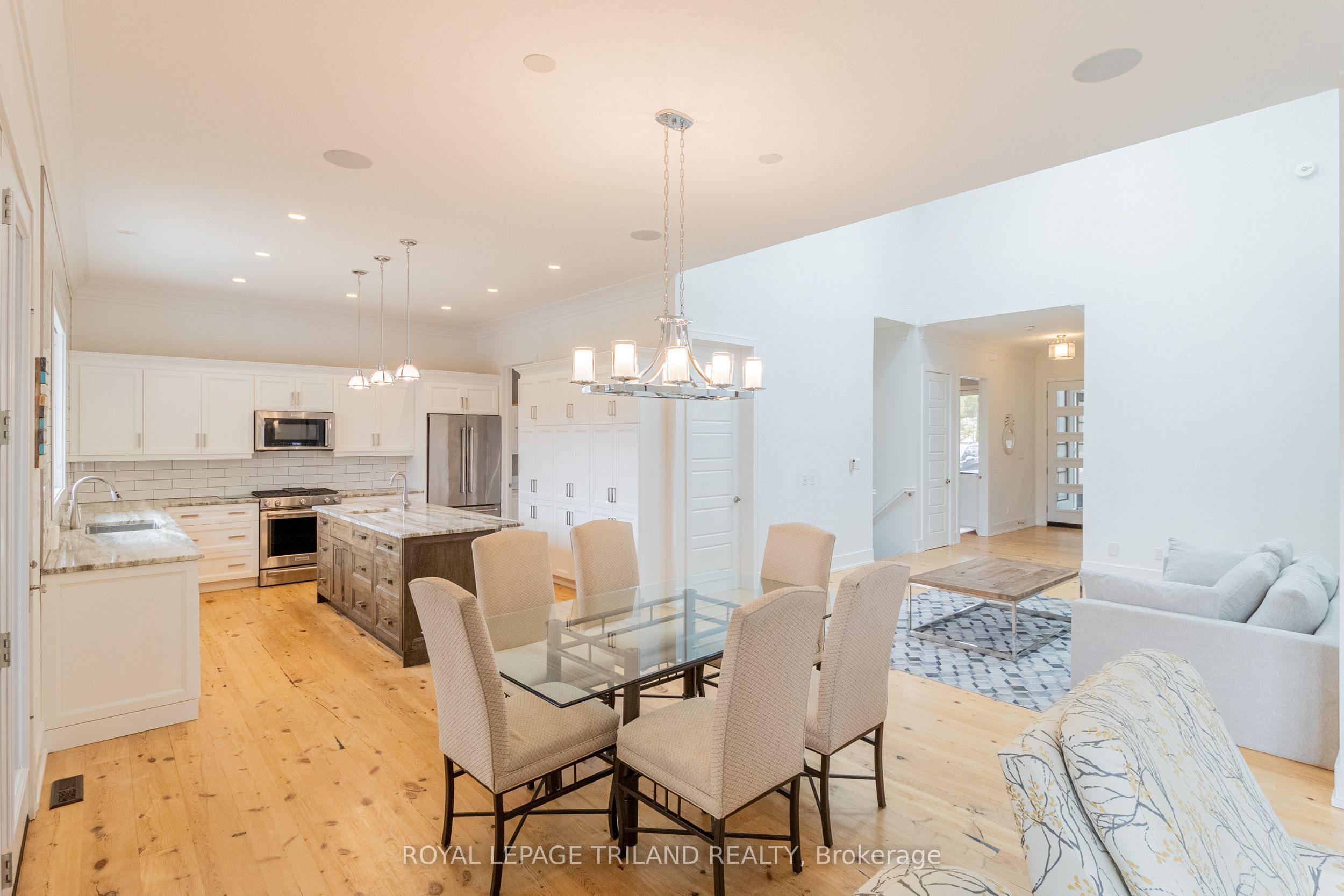 10099 Jennison Crescent, Lambton Shores, ON N0M 1T0 photo 4