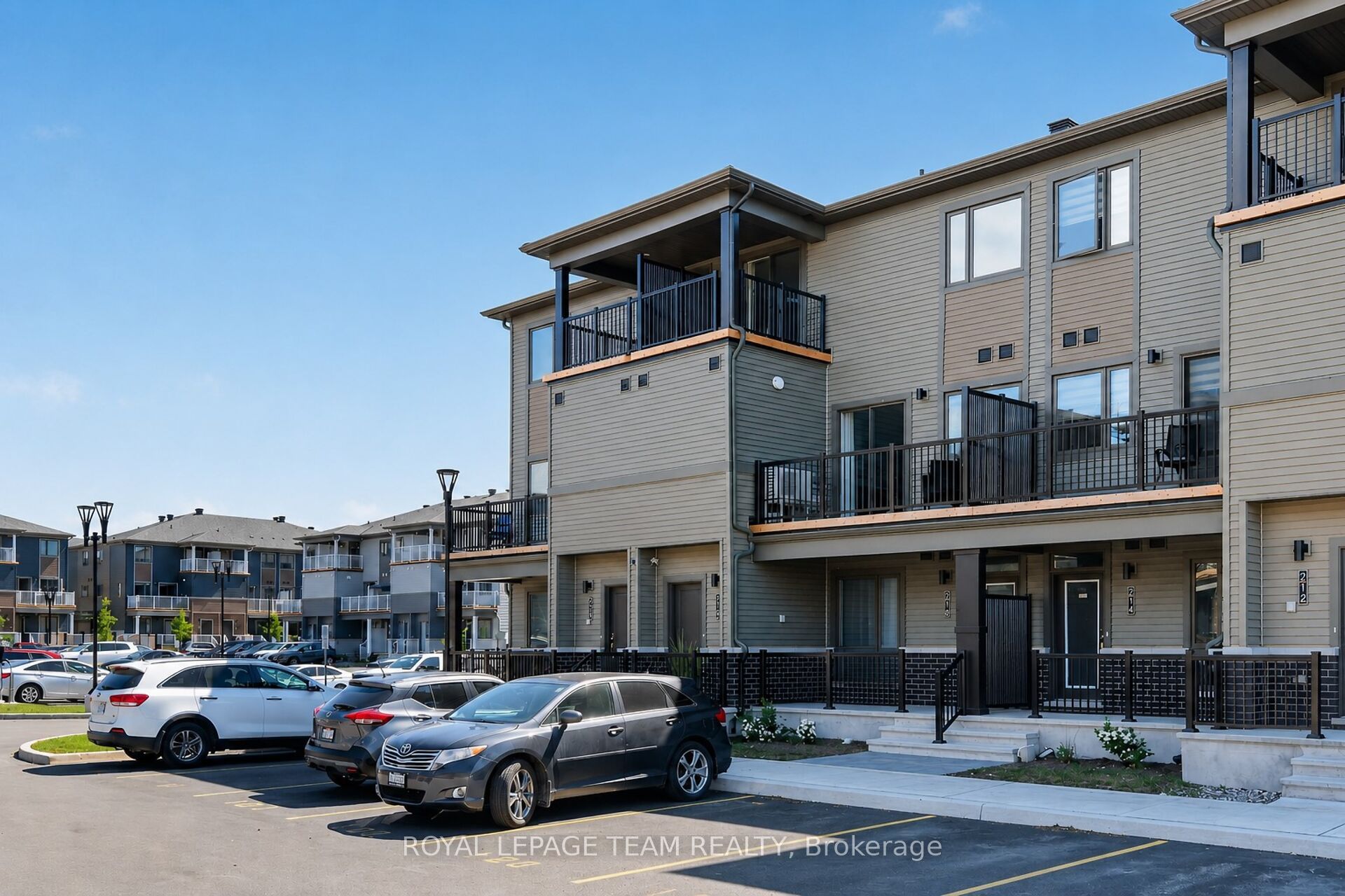 218 Parnian Private, Barrhaven, ON K2J 4H7 photo 2