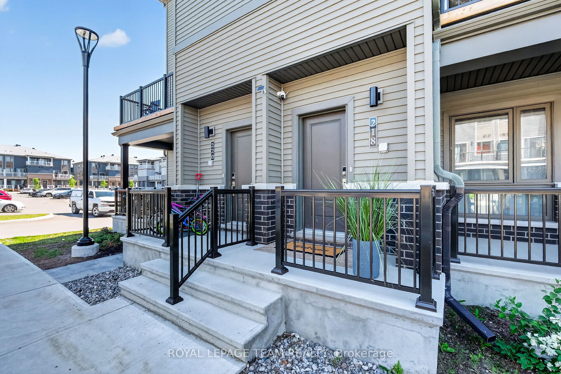 218 Parnian Private, Barrhaven, ON K2J 4H7 photo 3