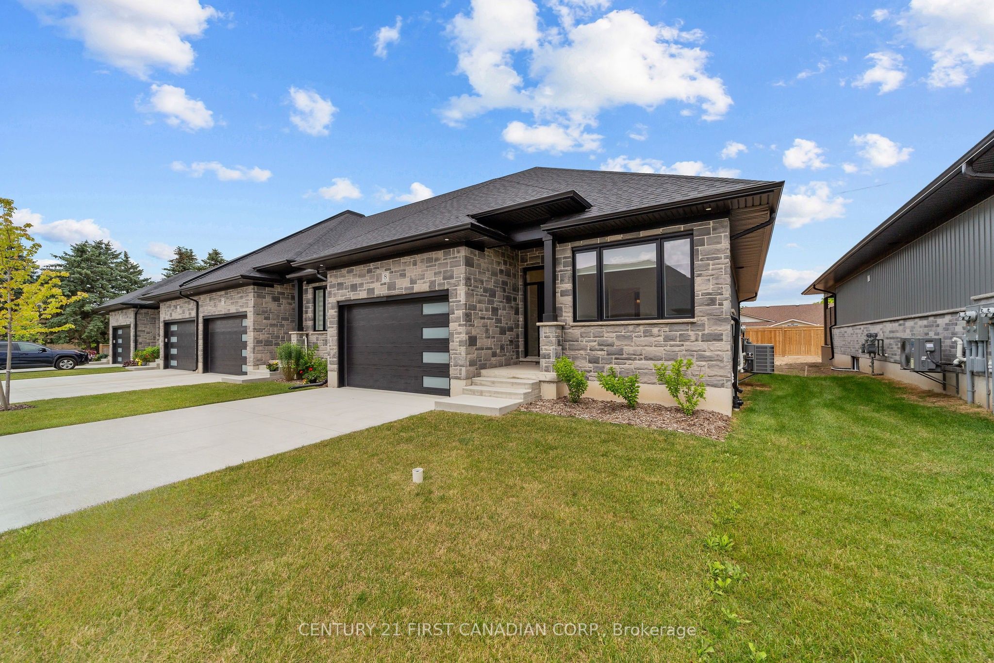 32 Postma Crescent 12, North Middlesex, ON N0M 1A0