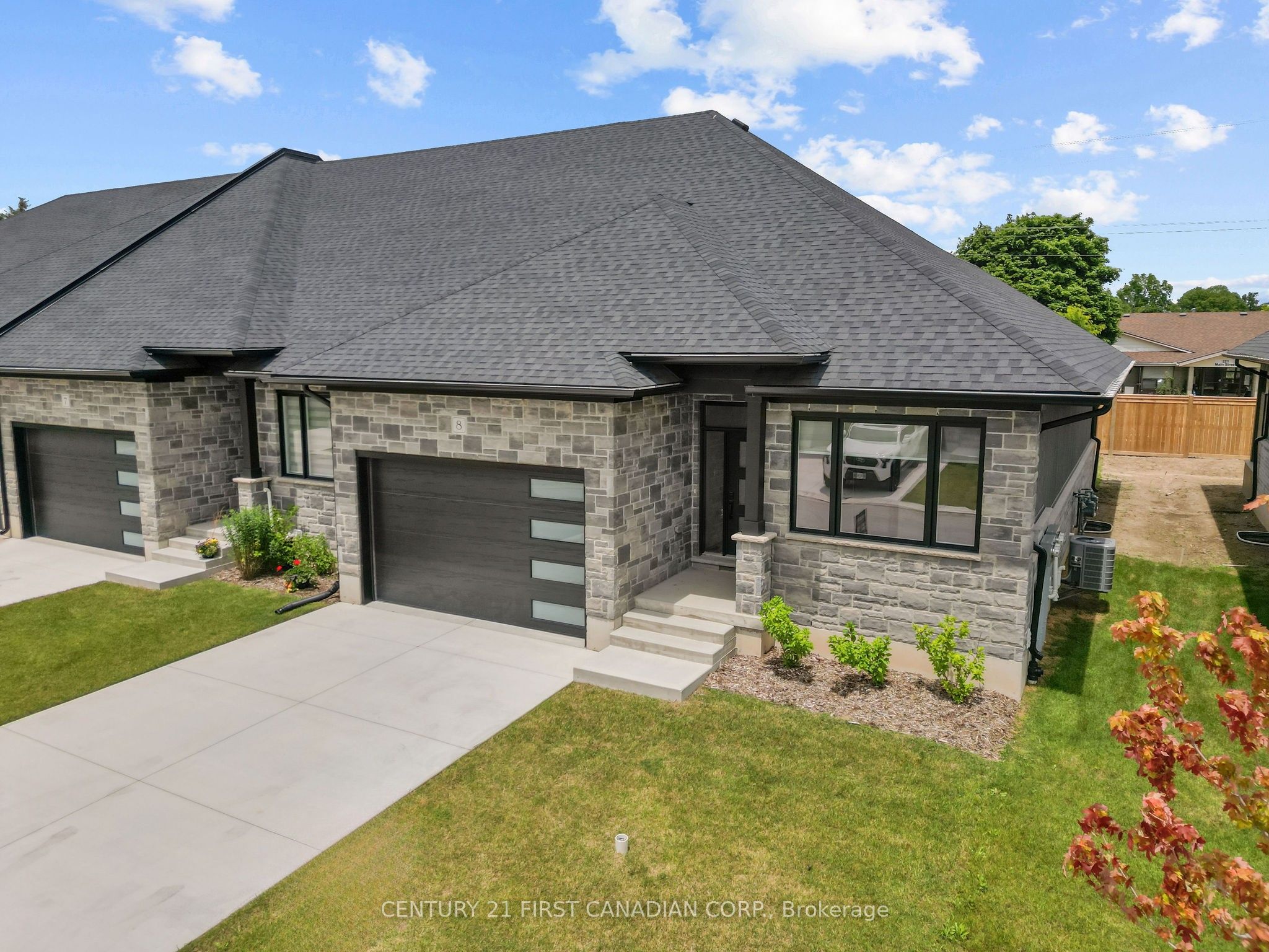 32 Postma Crescent 12, North Middlesex, ON N0M 1A0 photo 3